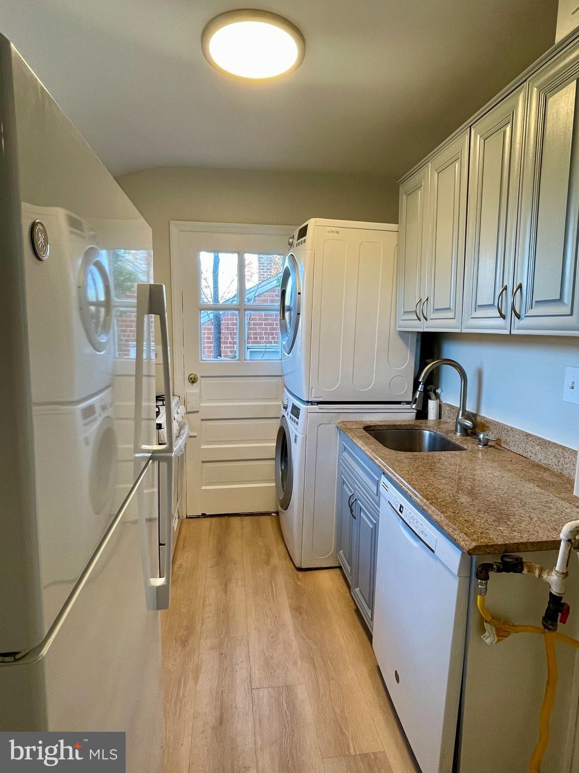 WEISMANS - Residential Lease