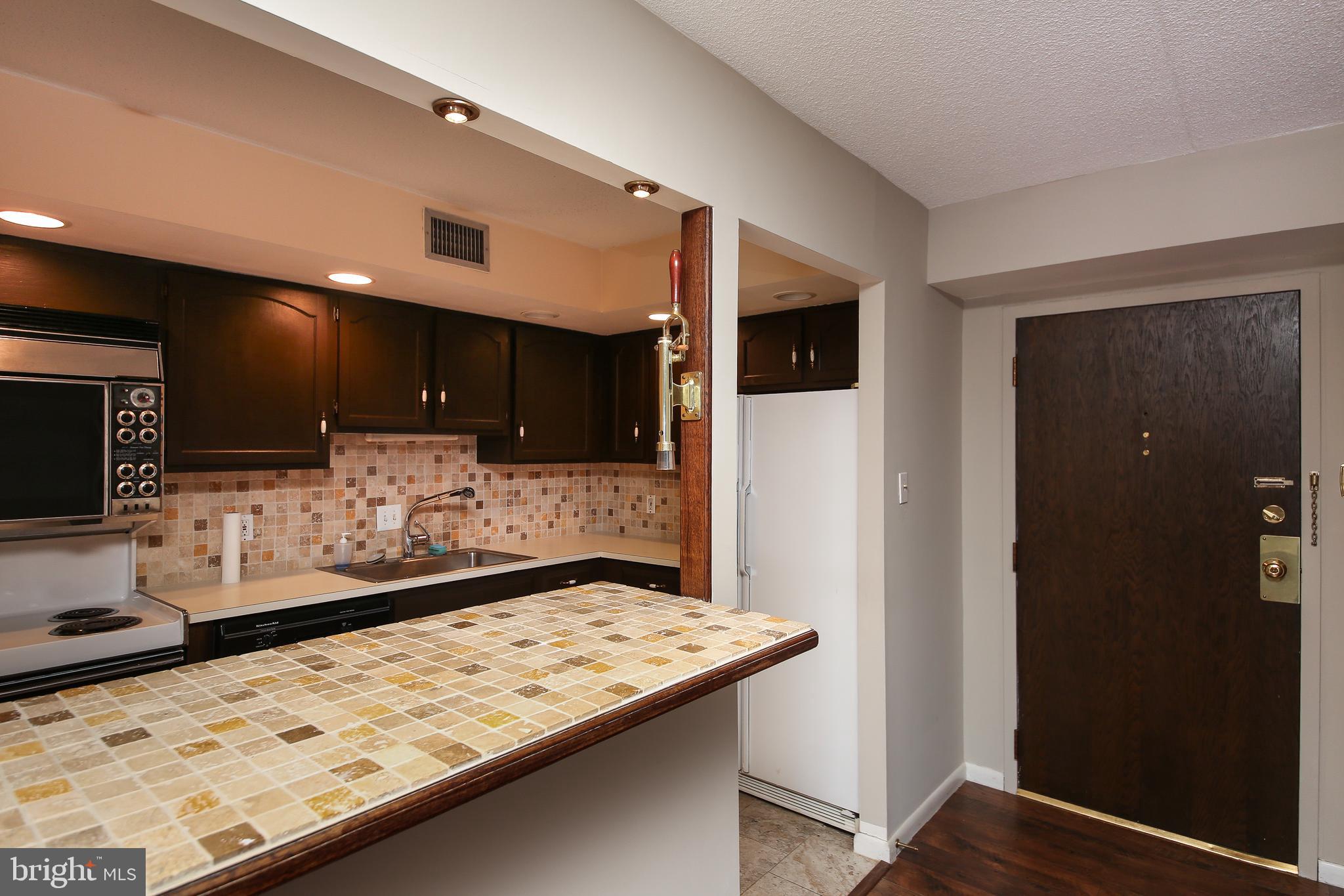 VALLEY FORGE TOWER - Residential