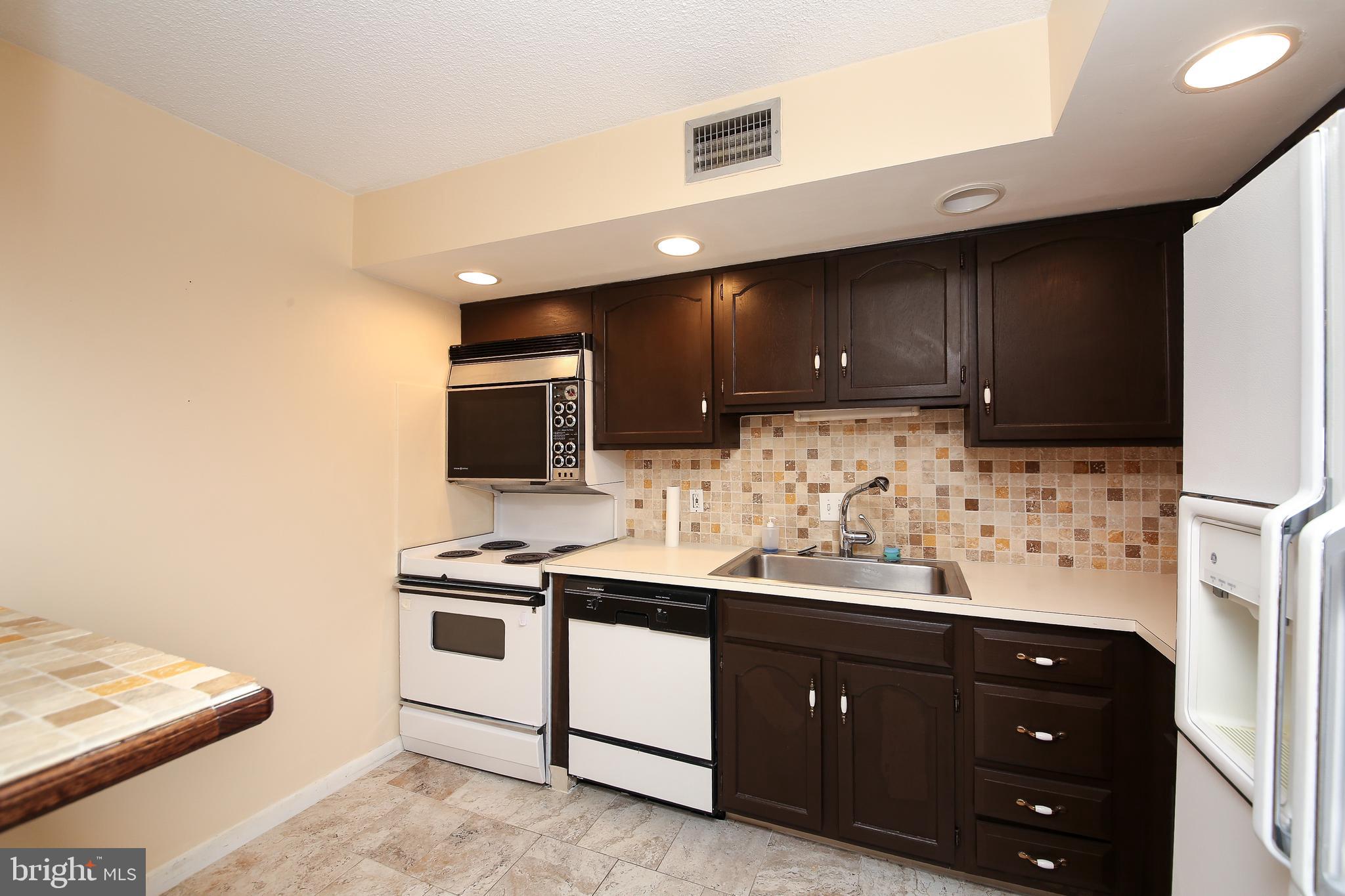 VALLEY FORGE TOWER - Residential