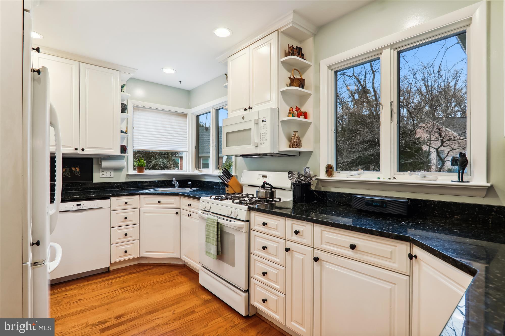 5208 CAMBERLEY AVENUE