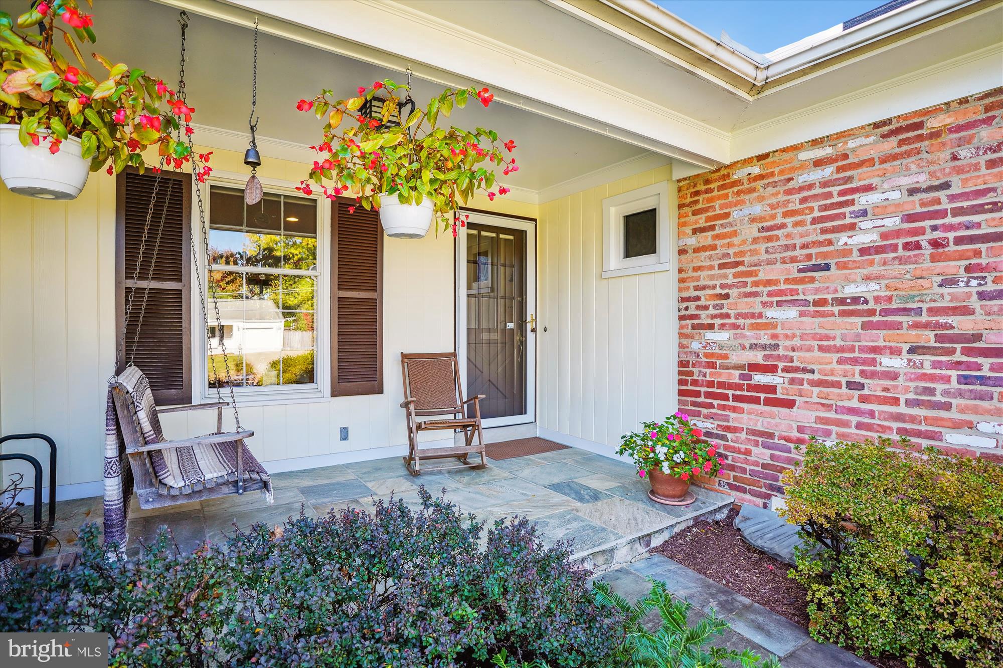 5208 CAMBERLEY AVENUE