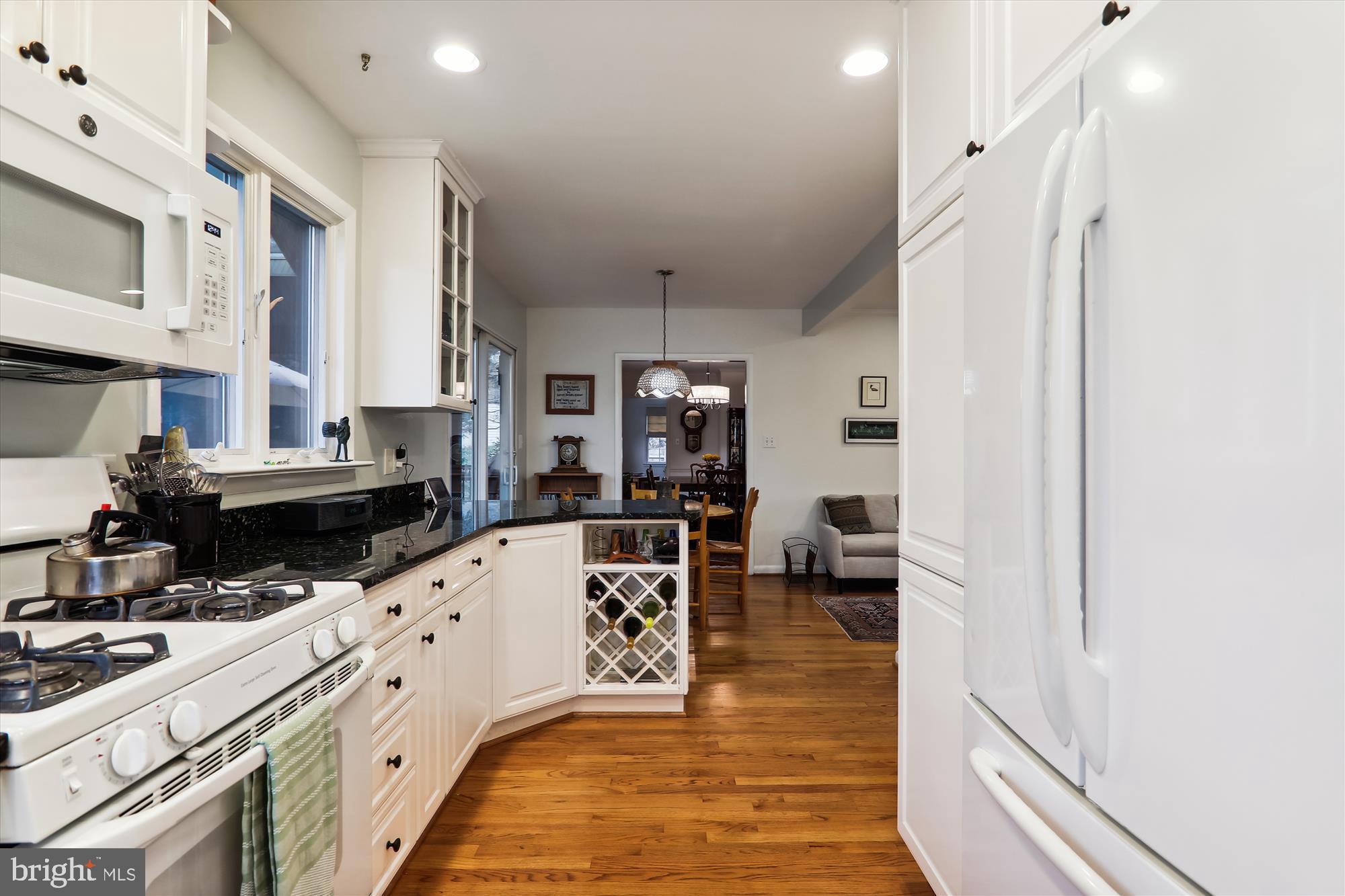 5208 CAMBERLEY AVENUE