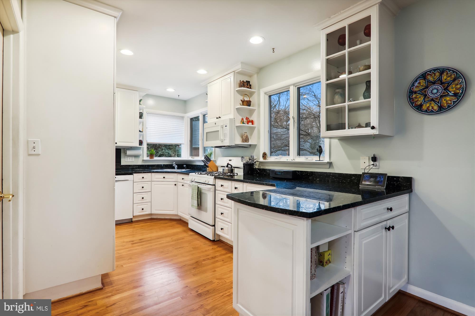 5208 CAMBERLEY AVENUE