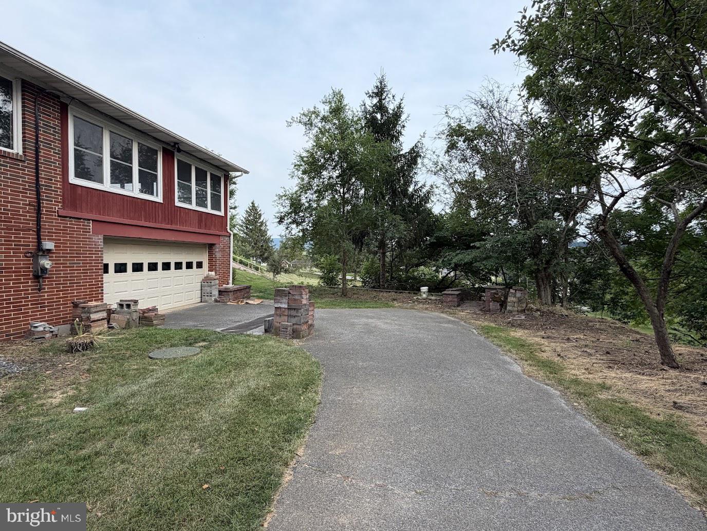 1215 SYLVAN CIRCLE