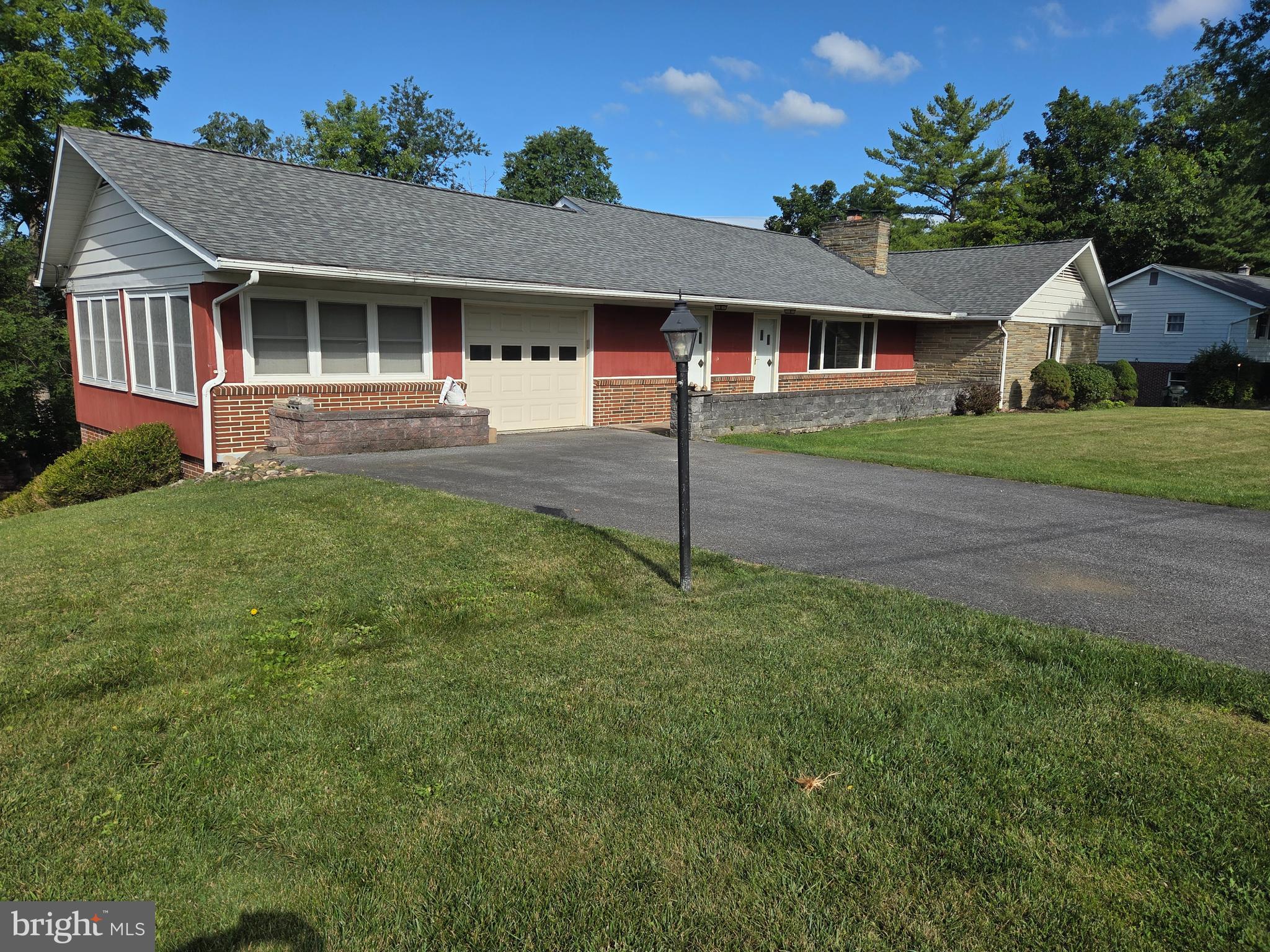 1215 SYLVAN CIRCLE