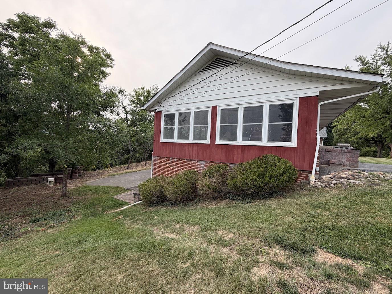 1215 SYLVAN CIRCLE