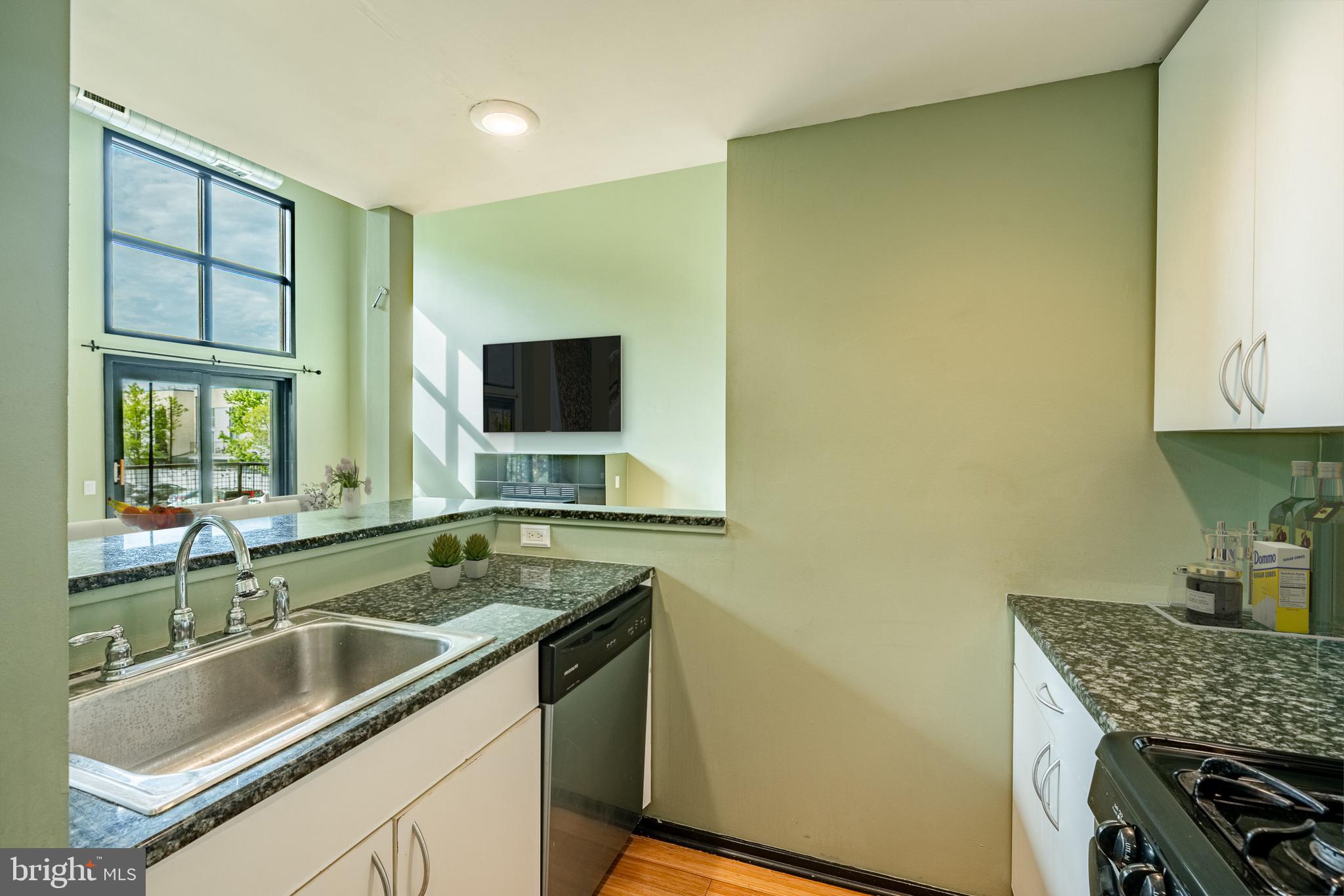 182 GAY STREET 606