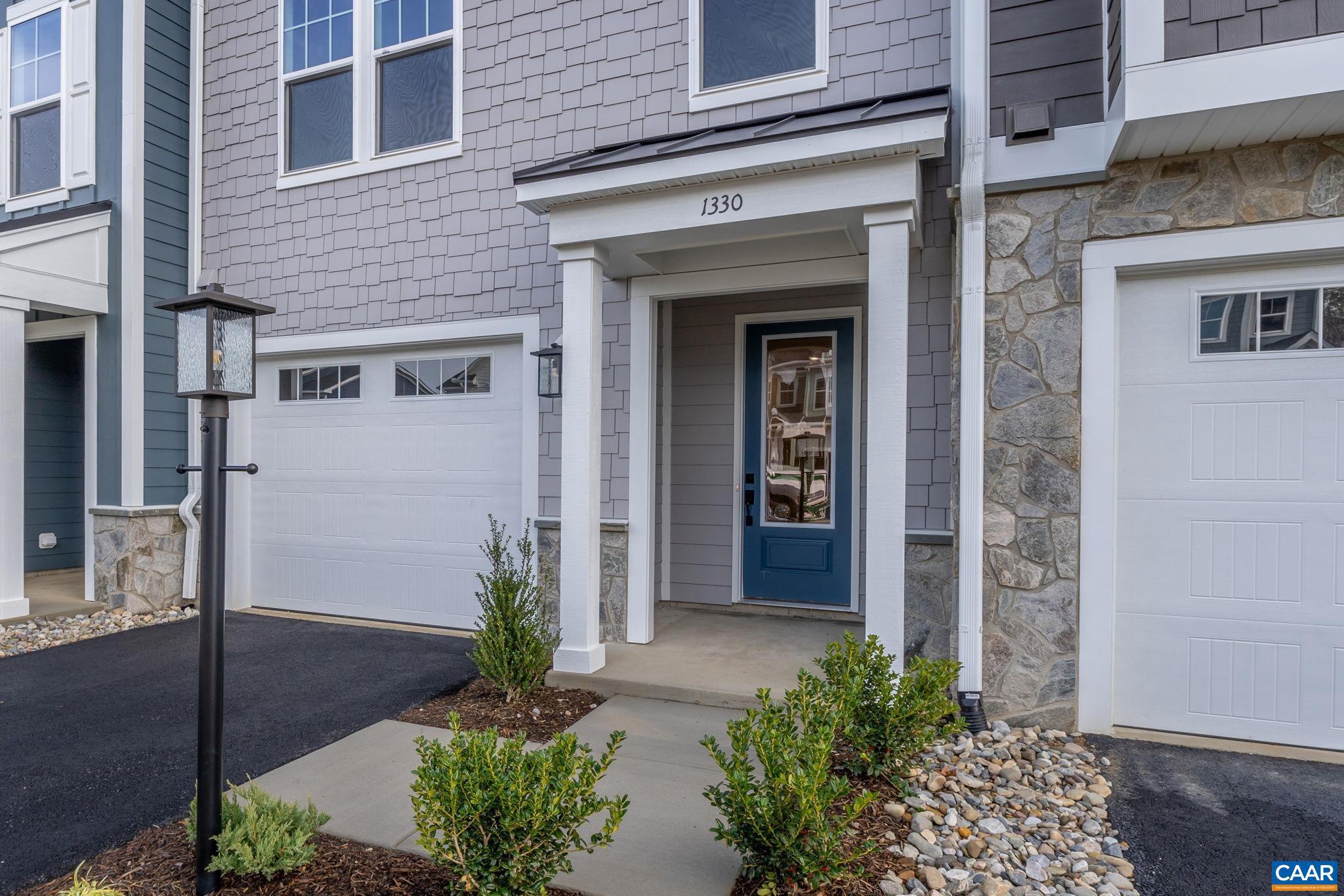 15 TALEN LN