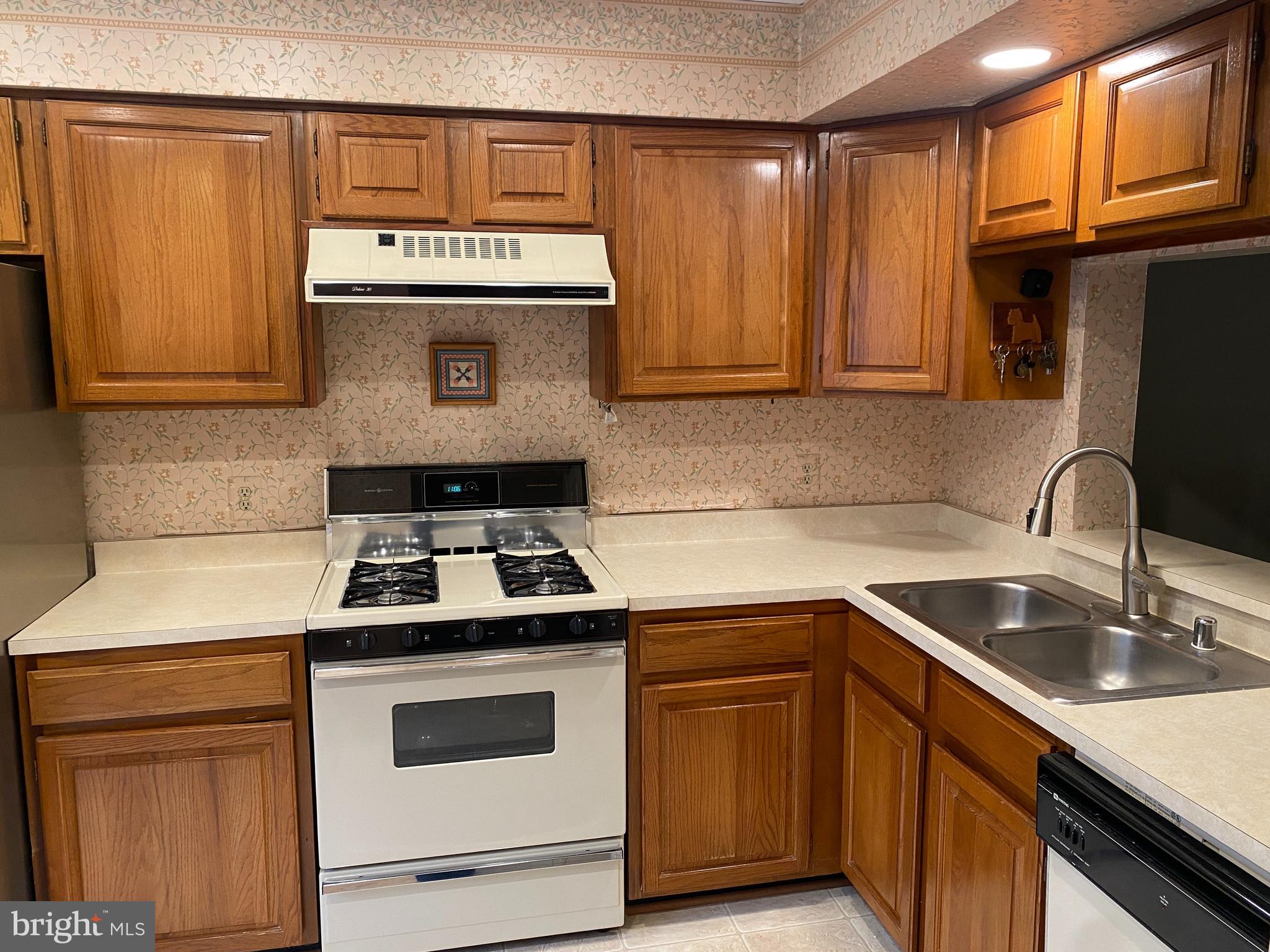 PINECREST - Residential