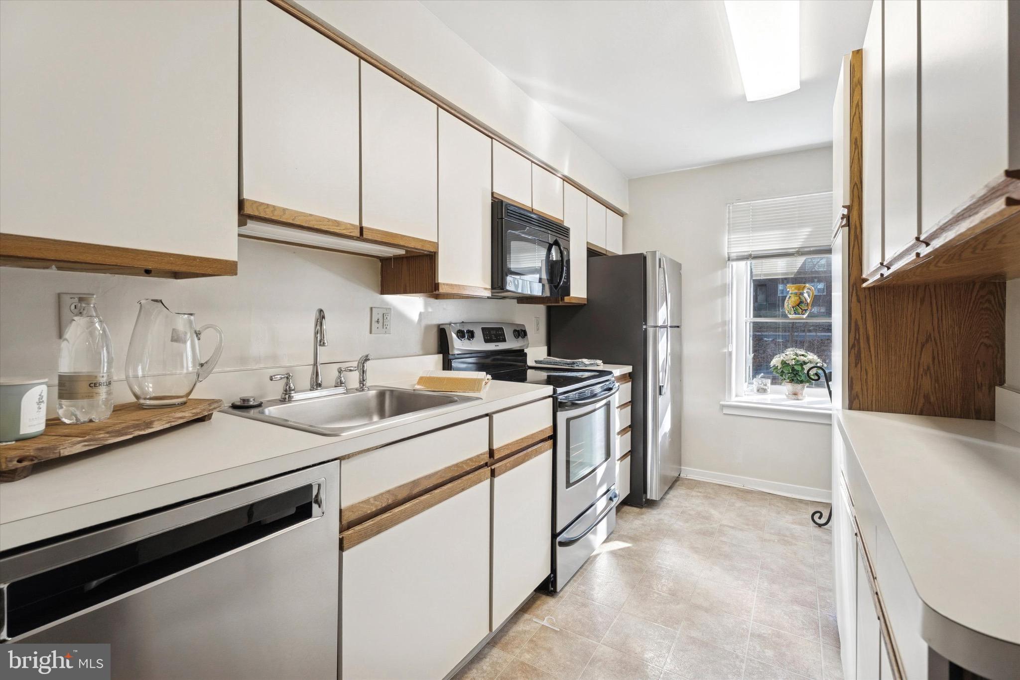 MAYFLOWER SQUARE - Residential