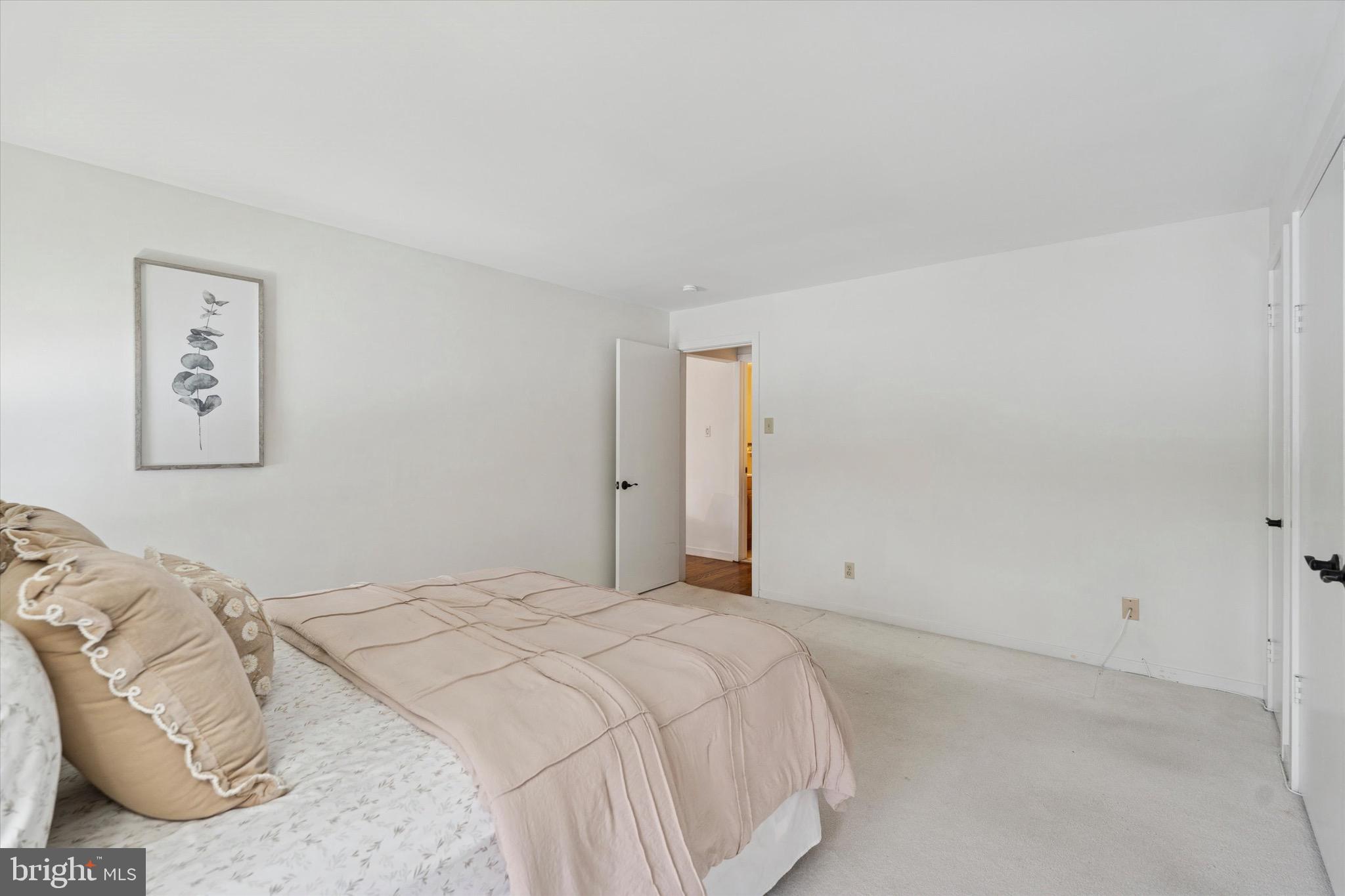 MAYFLOWER SQUARE - Residential