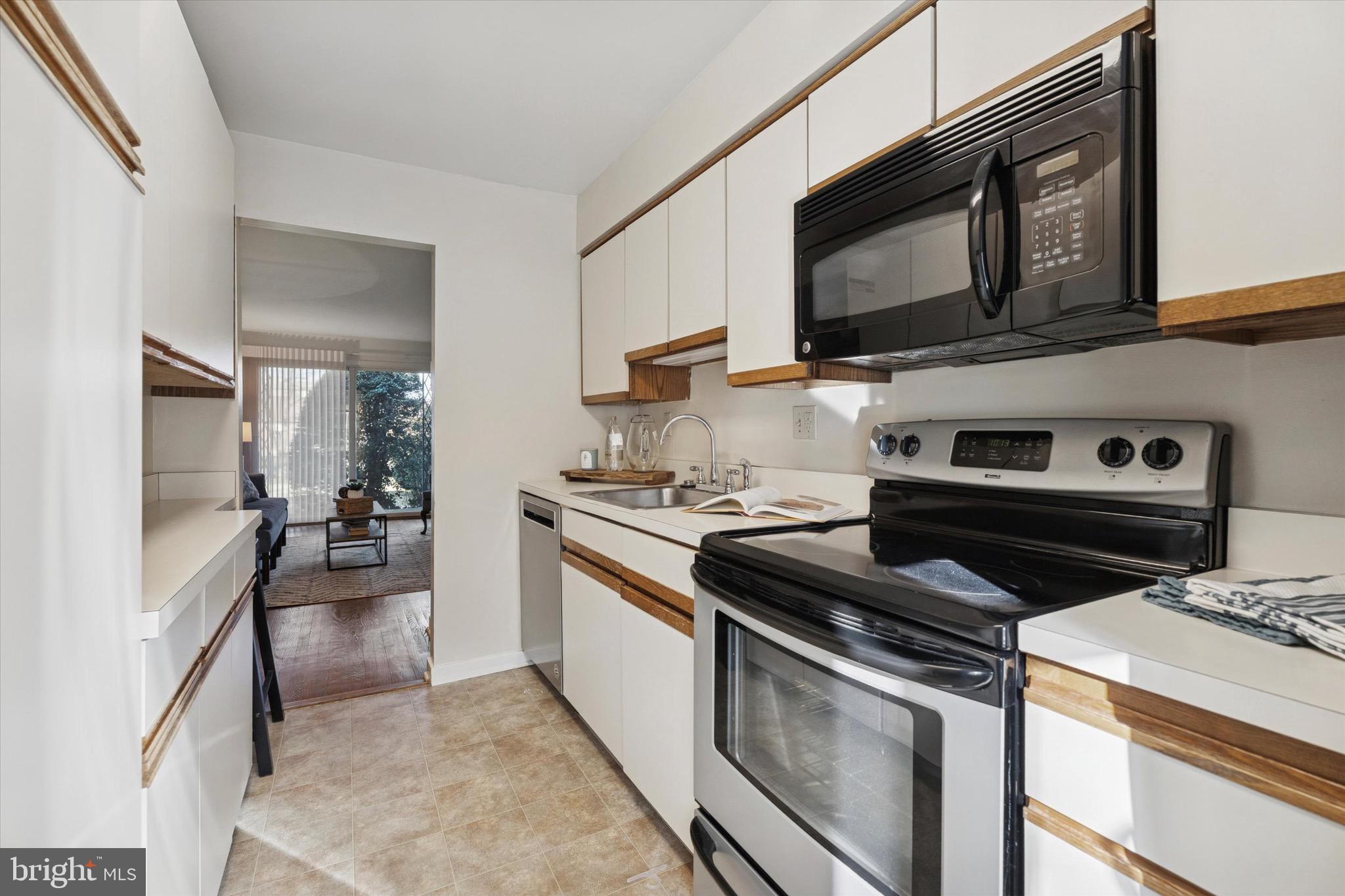 MAYFLOWER SQUARE - Residential