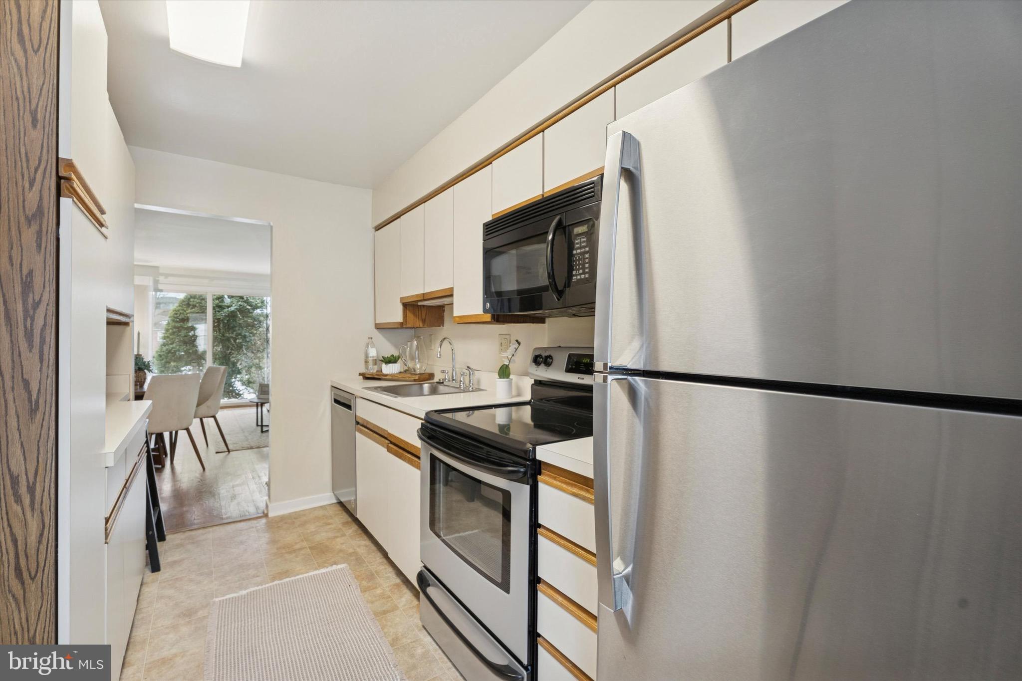 MAYFLOWER SQUARE - Residential