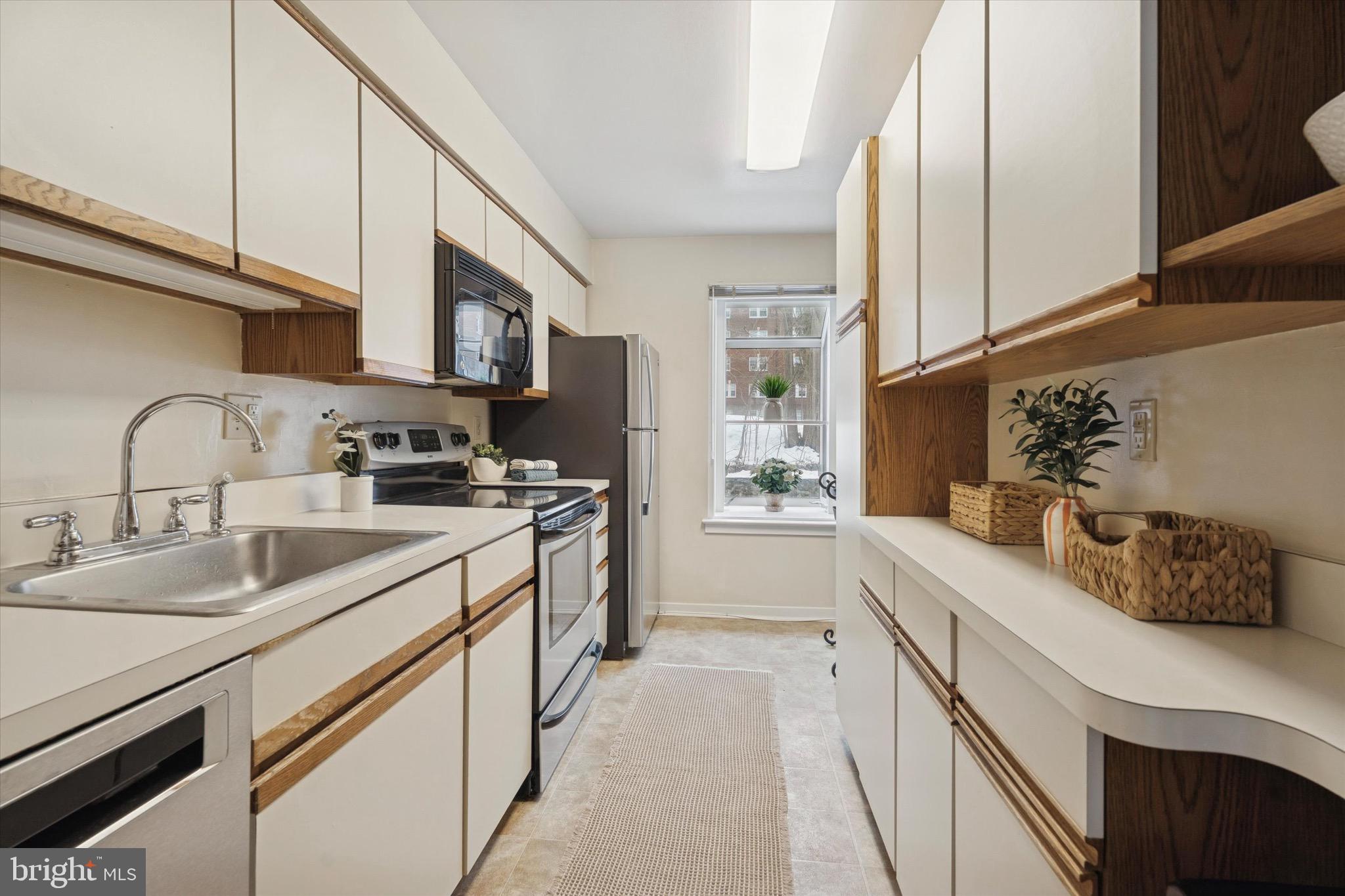 MAYFLOWER SQUARE - Residential