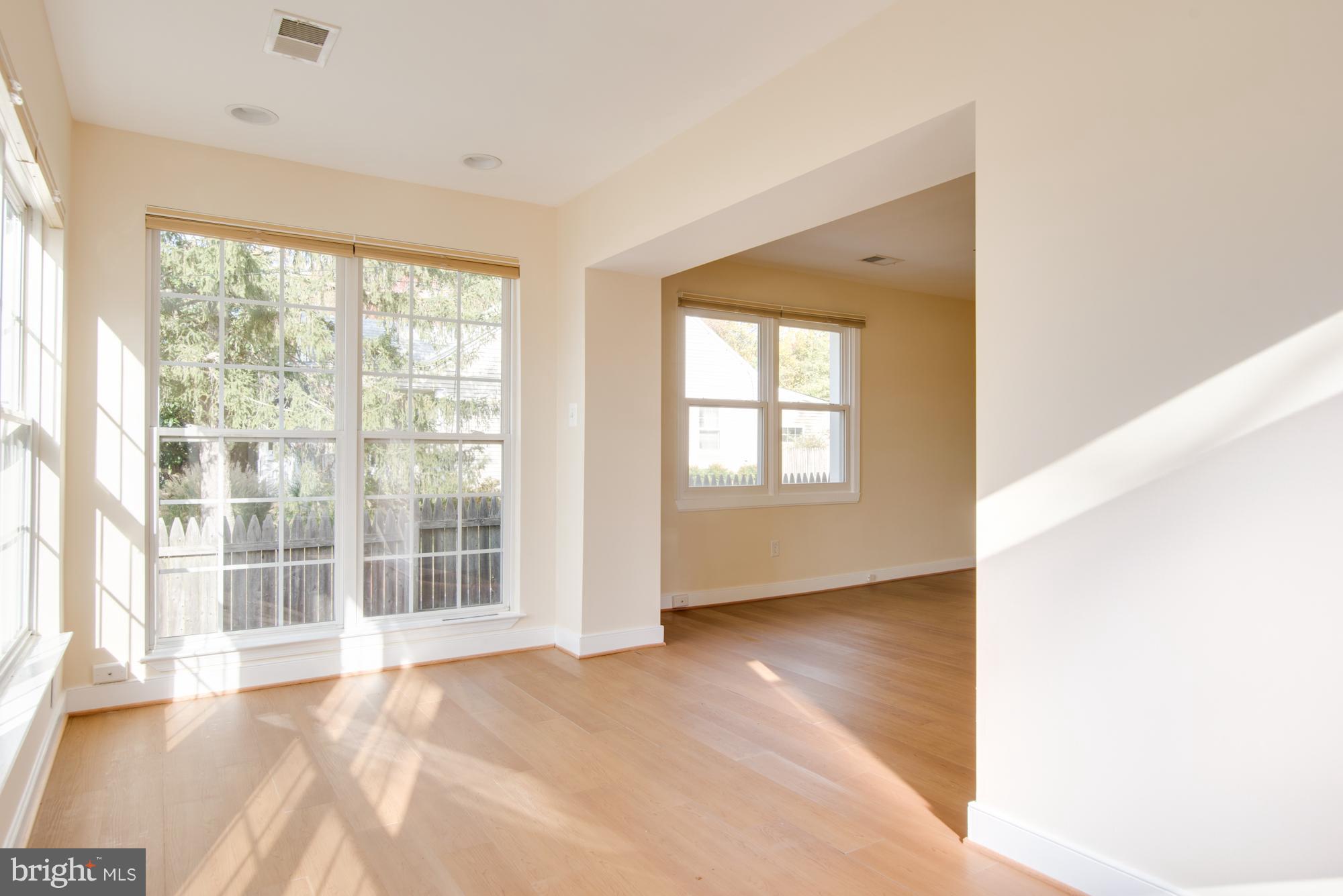 EDGEWATER - Residential Lease