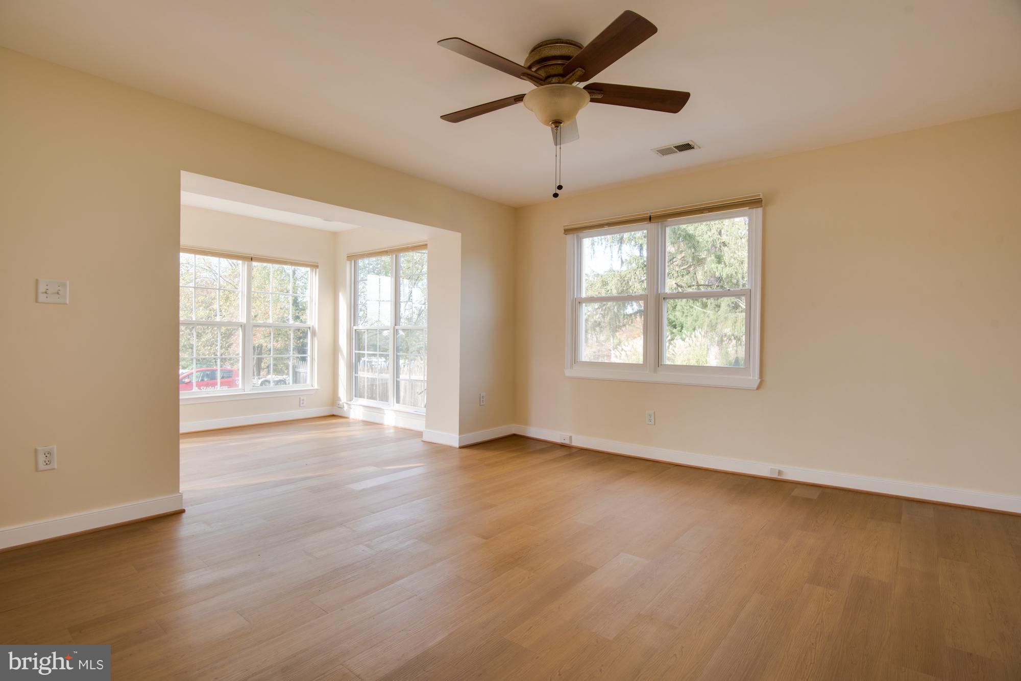 EDGEWATER - Residential Lease