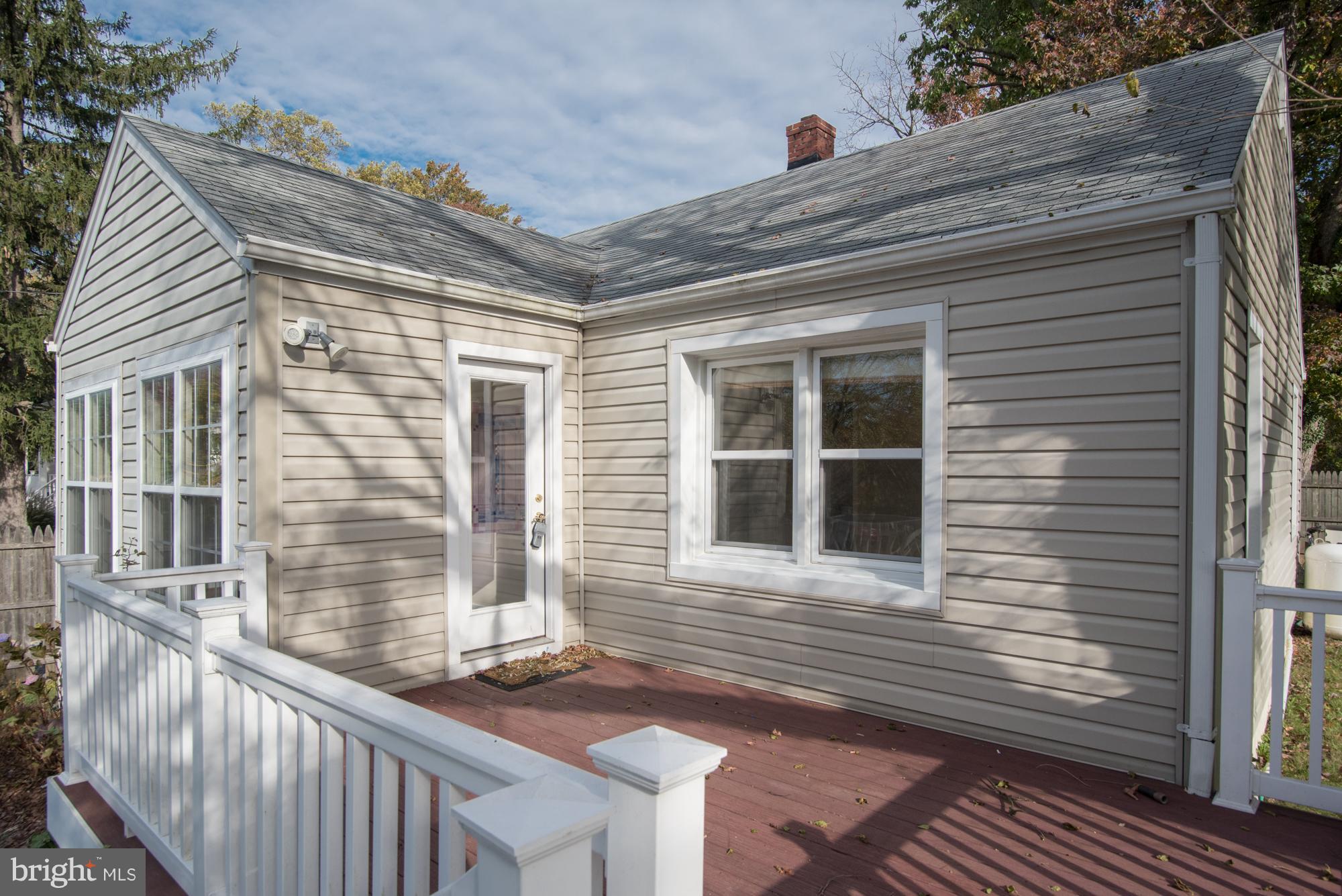 EDGEWATER - Residential Lease