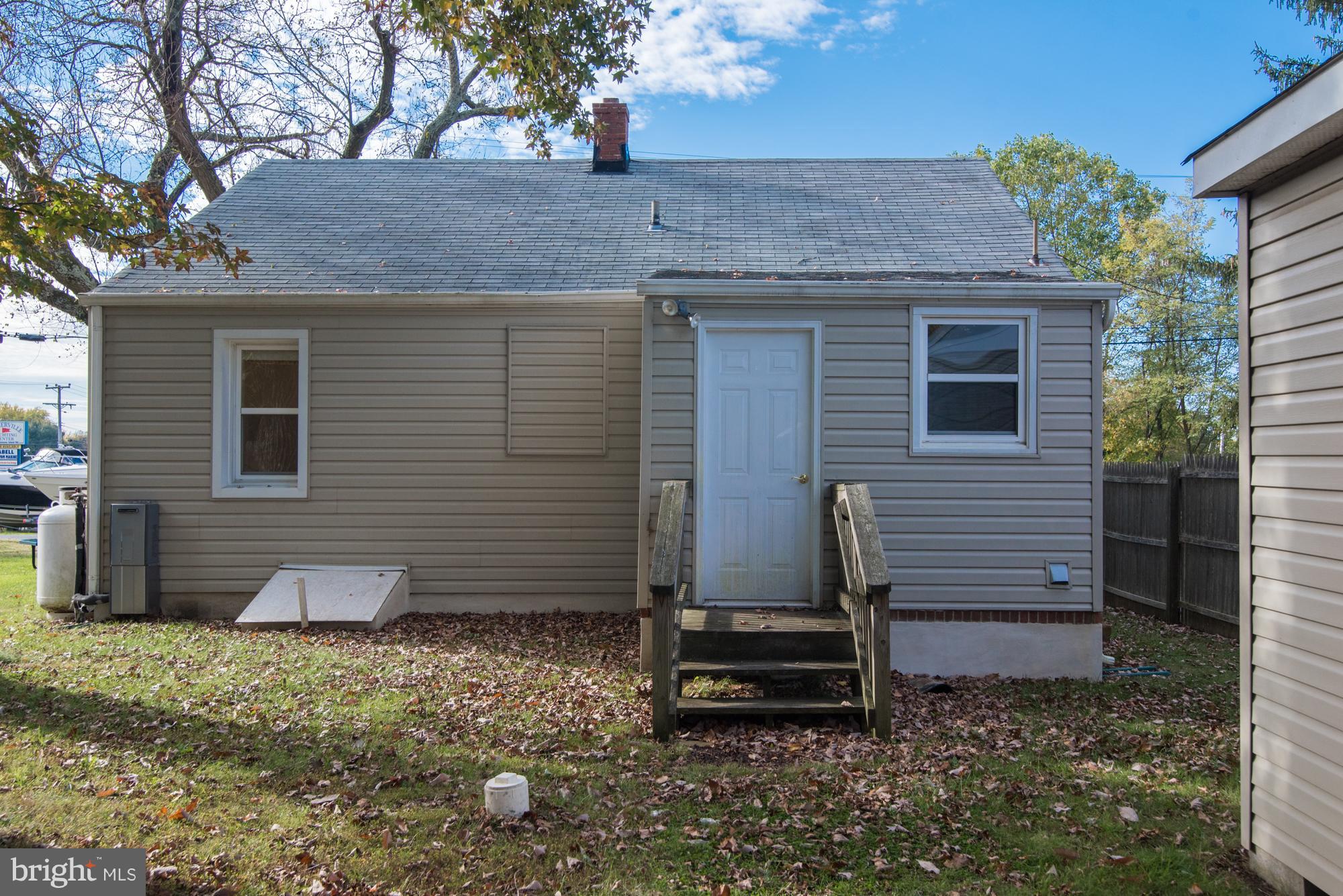 EDGEWATER - Residential Lease