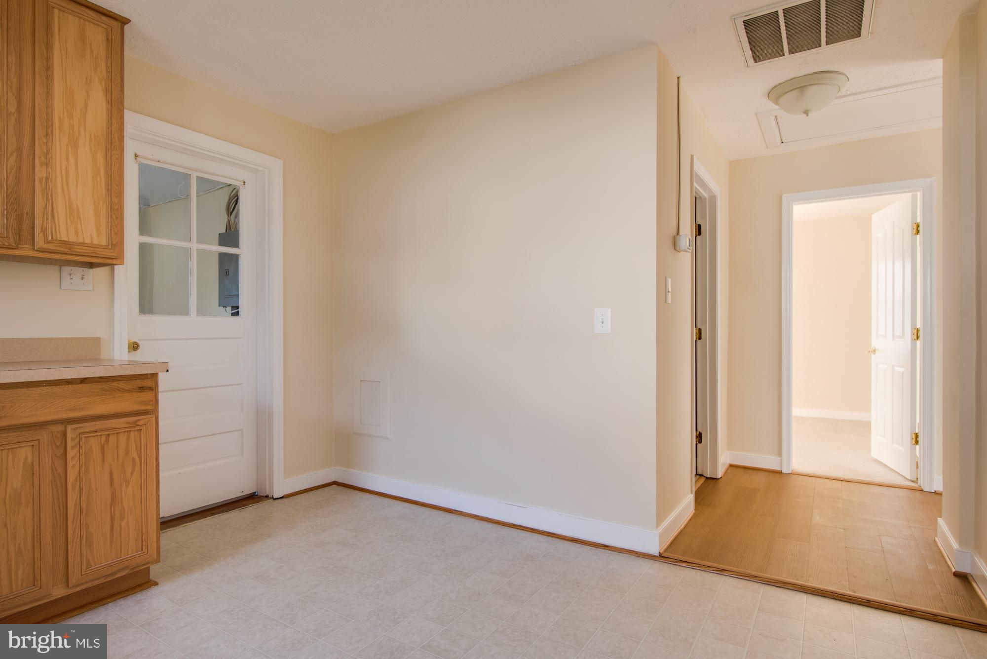 EDGEWATER - Residential Lease