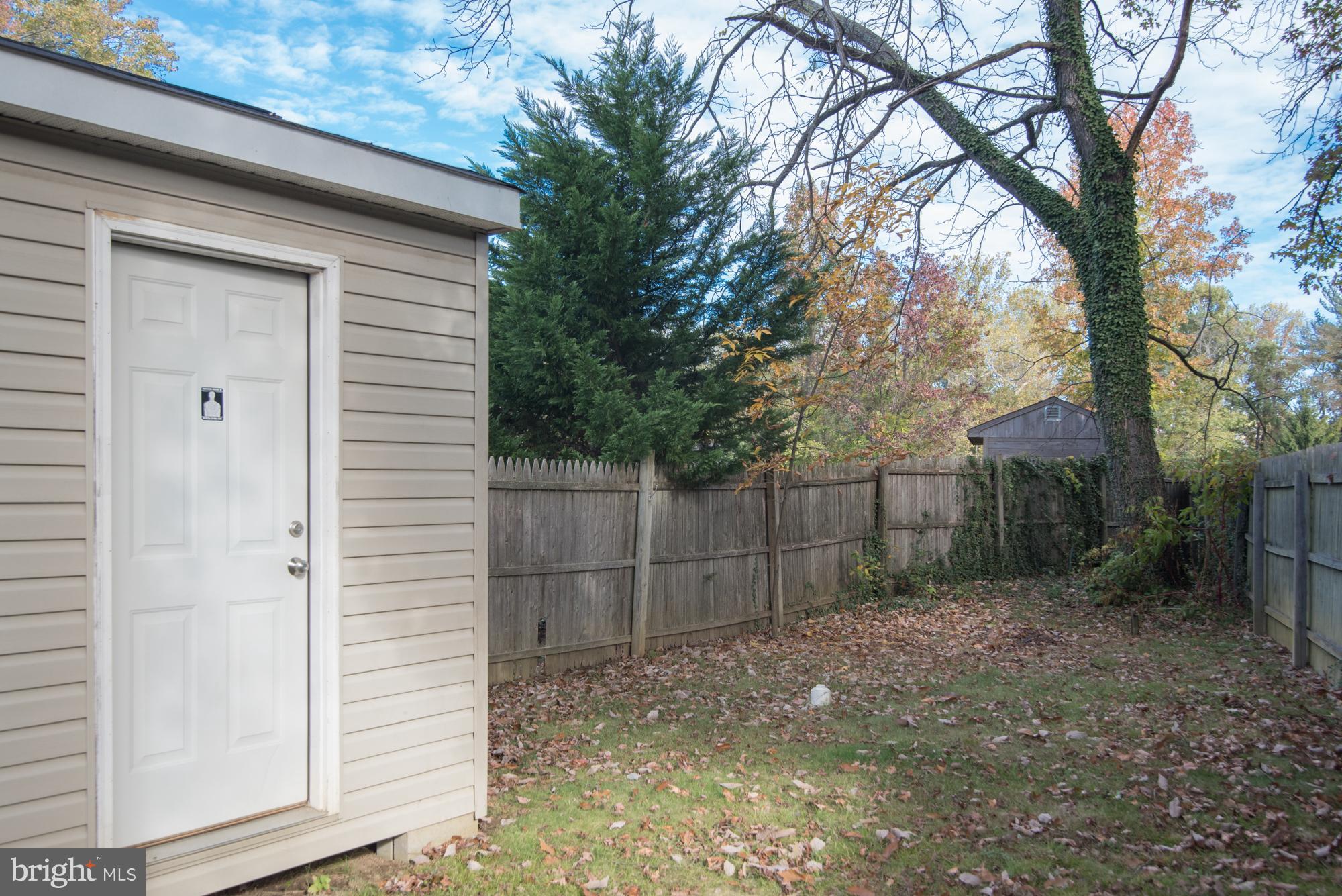 EDGEWATER - Residential Lease