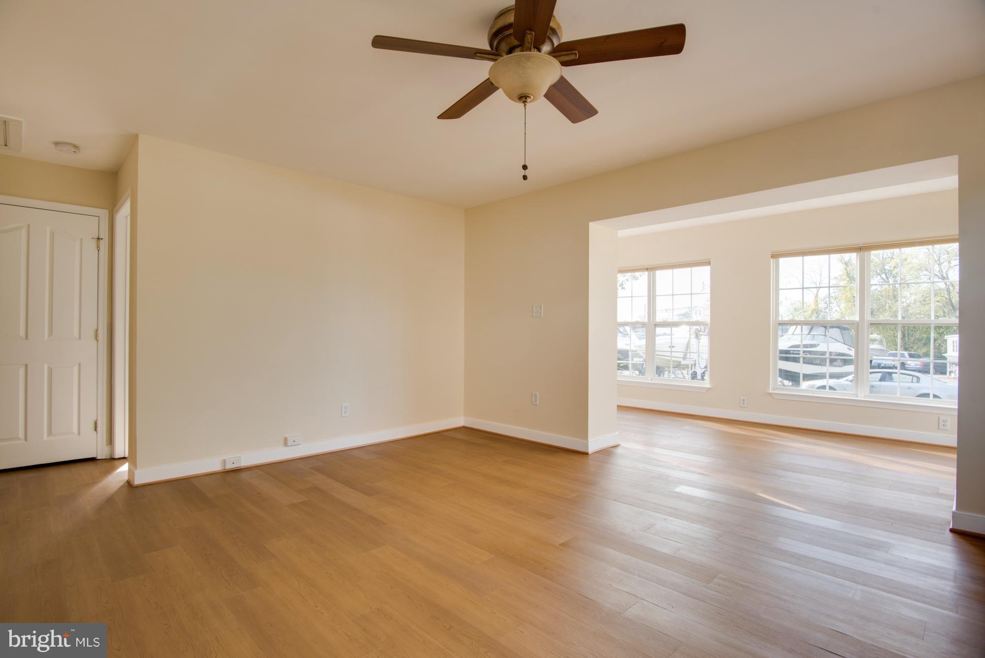 EDGEWATER - Residential Lease