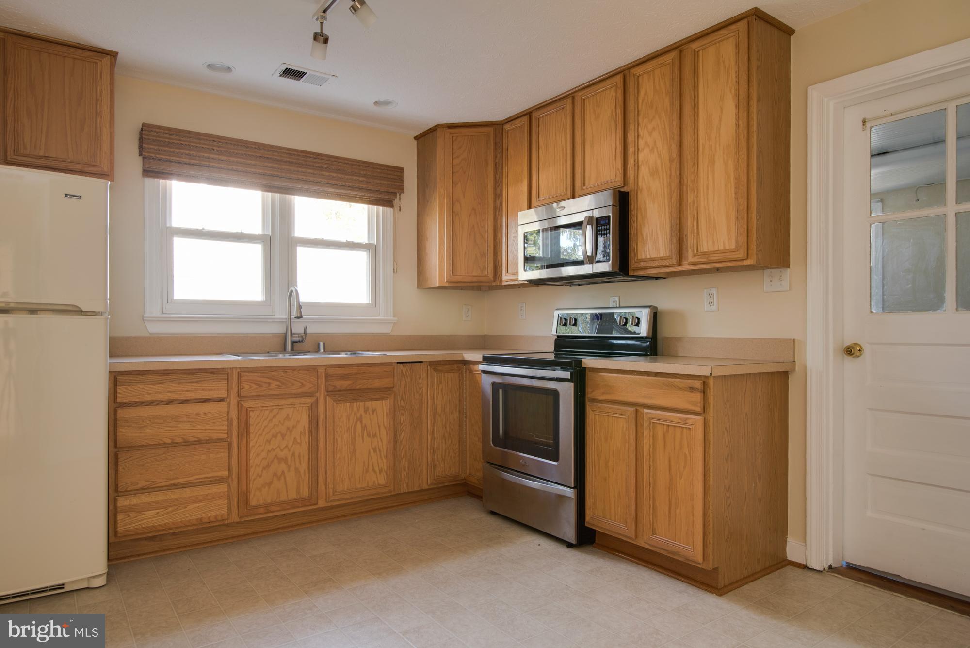 EDGEWATER - Residential Lease