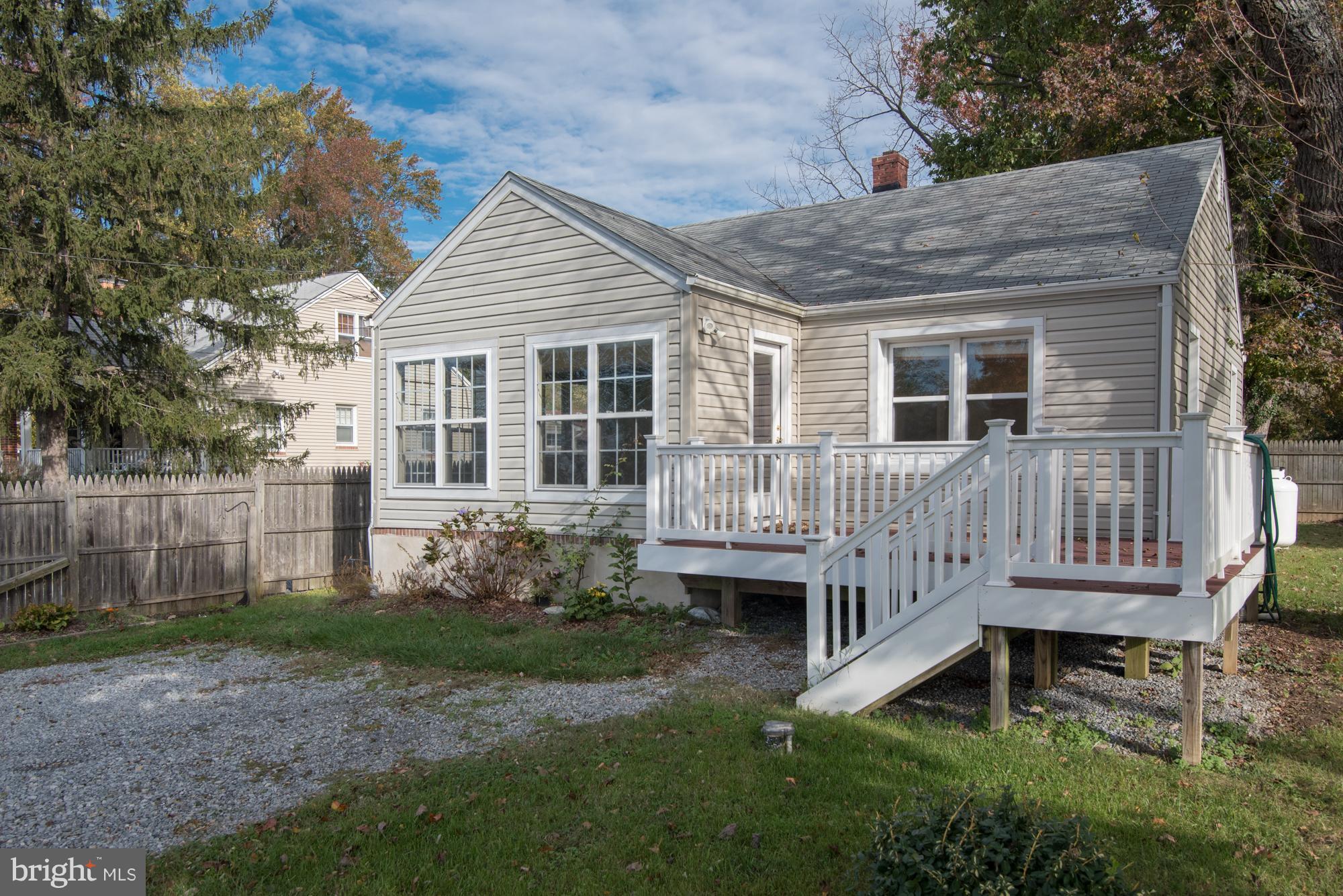 EDGEWATER - Residential Lease