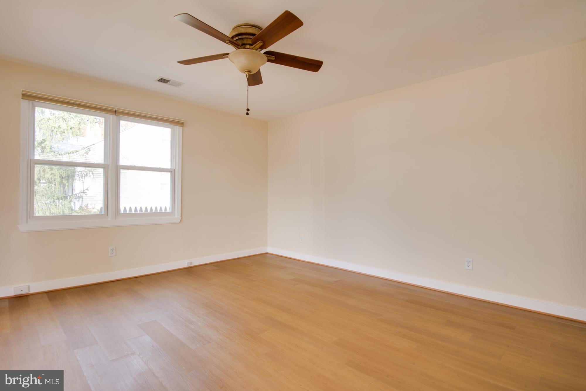 EDGEWATER - Residential Lease