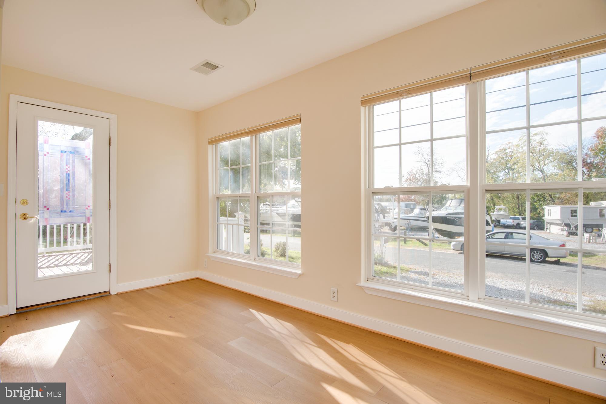 EDGEWATER - Residential Lease