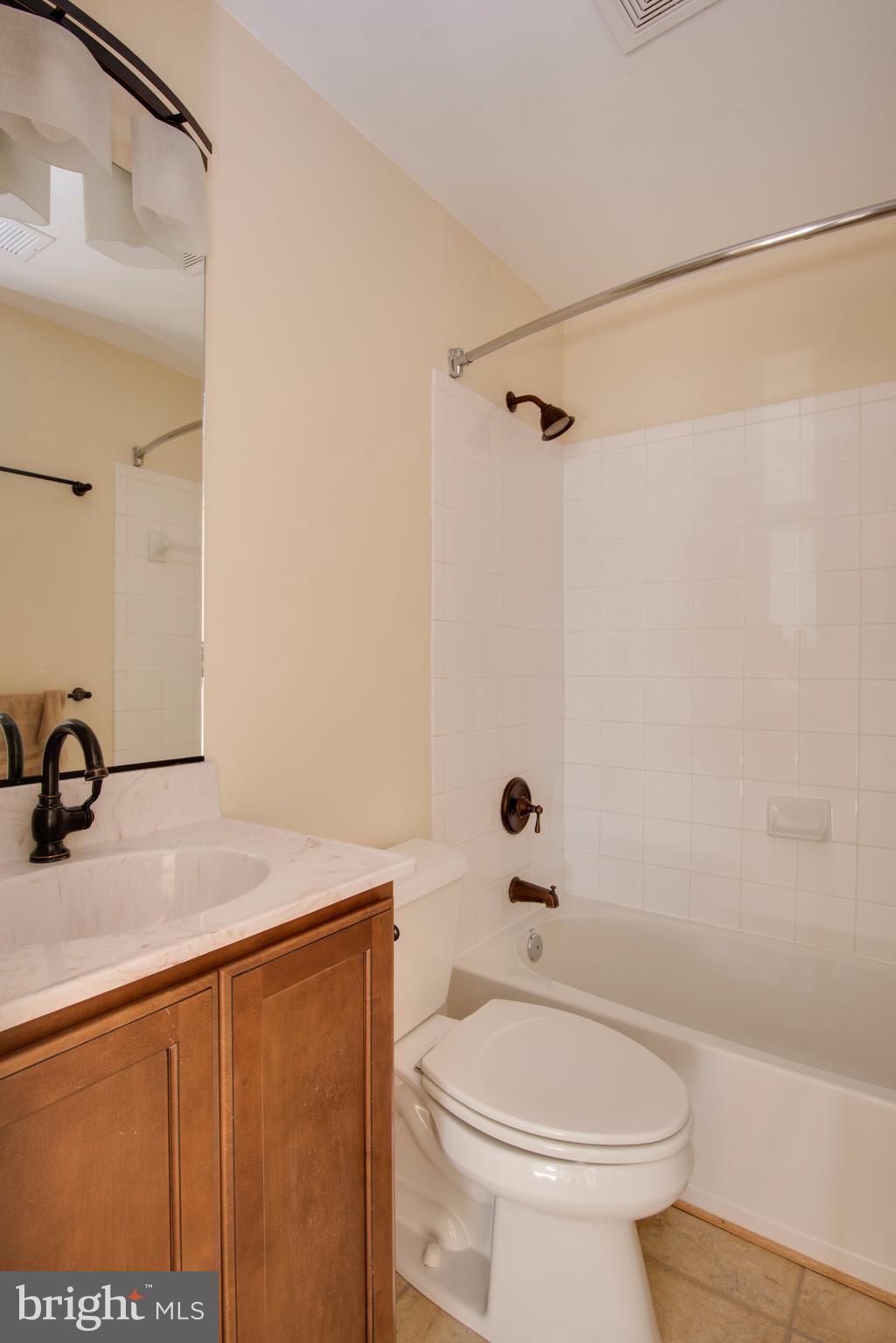 EDGEWATER - Residential Lease