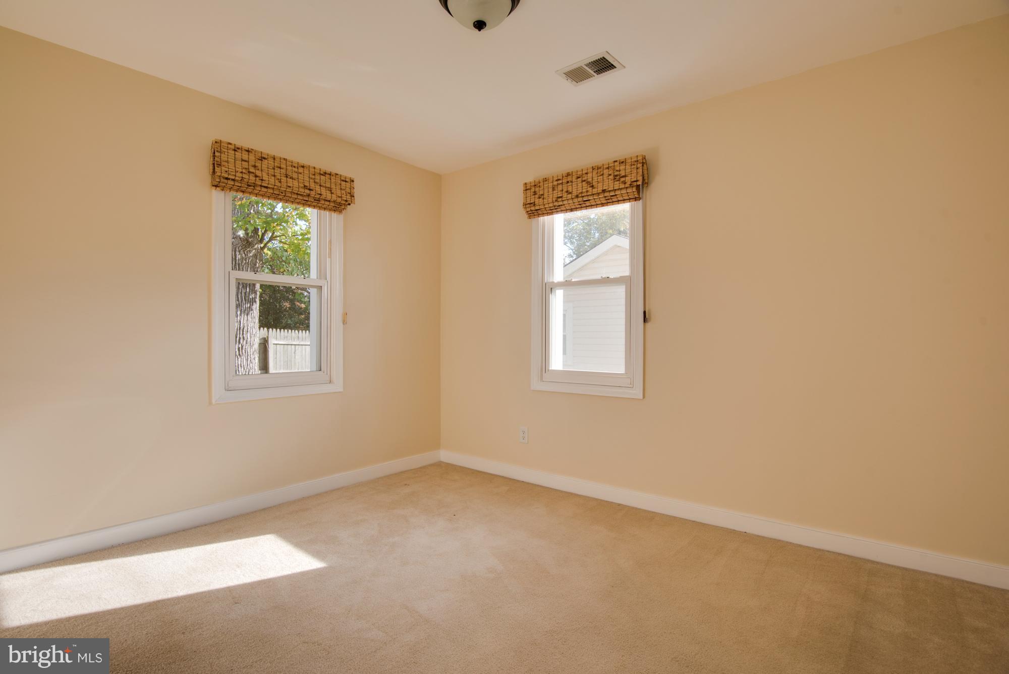 EDGEWATER - Residential Lease