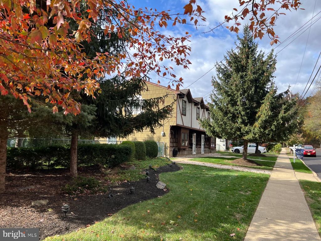 Photo of 8 Reade Street, JAMESBURG, NJ 08831 (MLS # NJMX2010754)