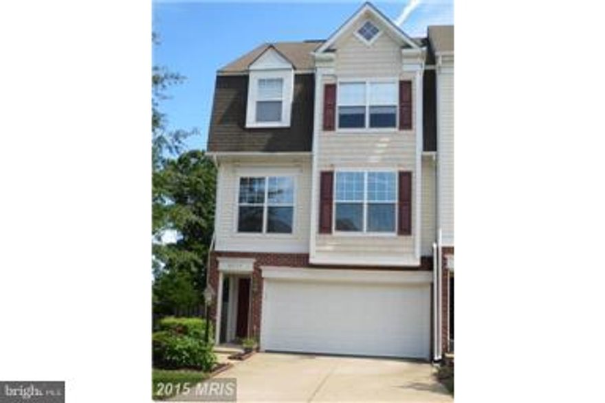 GREAT 3 LEVEL TOWNHOUSE IN BLOOMS MILL, 3 BR, 3.5 BA,  2 CAR GARAGE,FULLY FINISHED BASEMENT, WAKE OUT TO NEW FENCED BACKYARD . A BEAUTIFUL HARDWOOD FLOORS IN MAIN LEVEL, STAIRS UP & DOWN SPACIOUS KITCHEN WITH HUGE ISLAND, SS APPLIANCES, MASTER BEDROOM WITH MASTER BATH, SOAKER TUB, SEP SHOWER, WALK IN CLOSETS. NEW CARPET AND PAINT THROUGHOUT ,NEW ROOF SHINGLES. NEAR TO SHOPS, RESTAURANTS AND VRE.