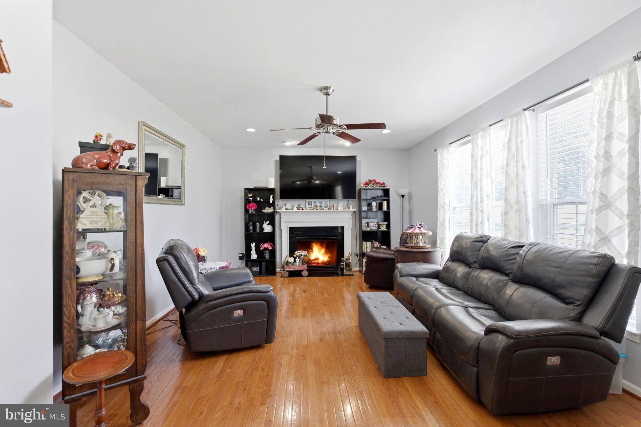 100 HALF PENNY COURT