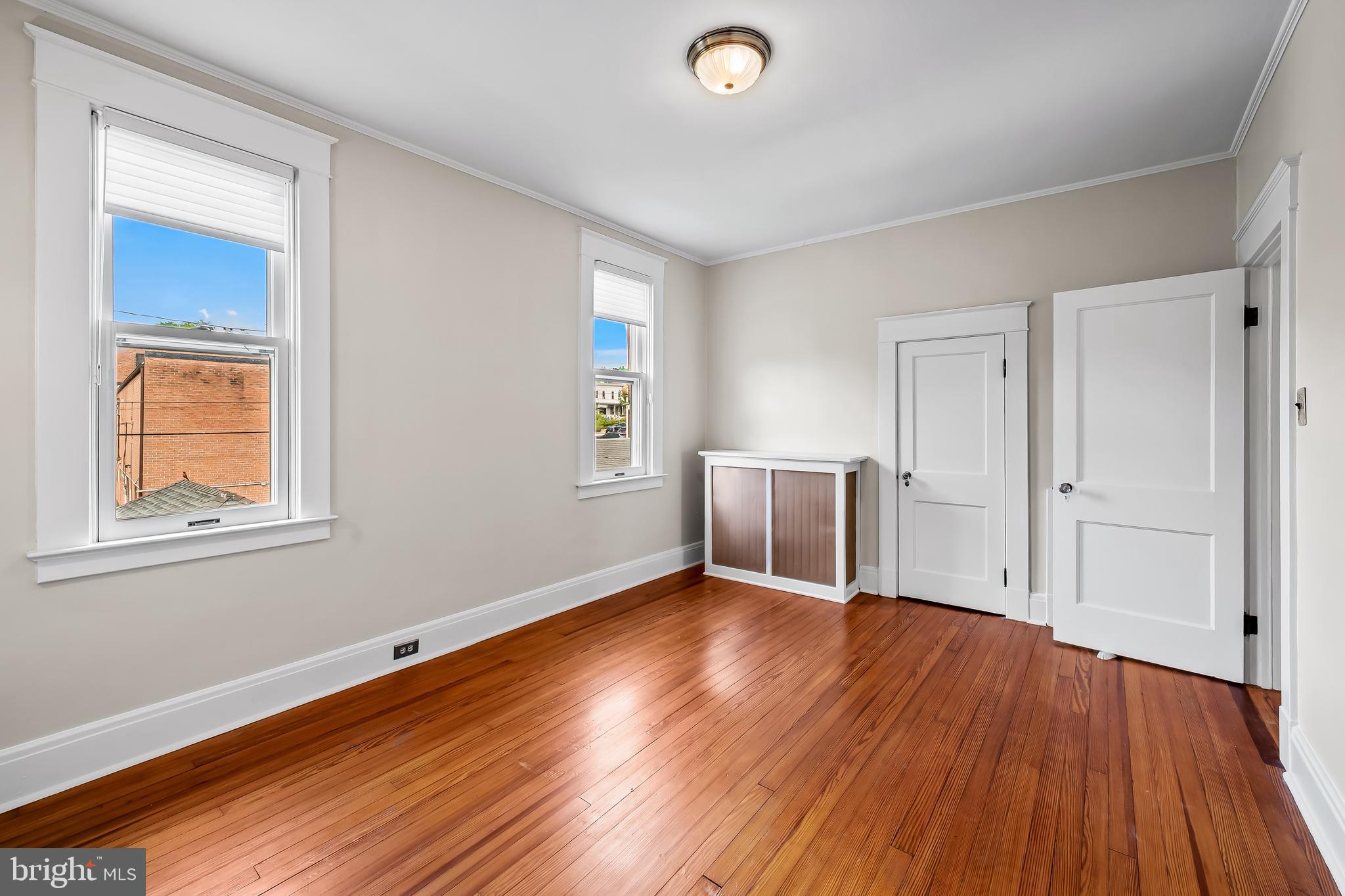 ROLAND PARK - Residential