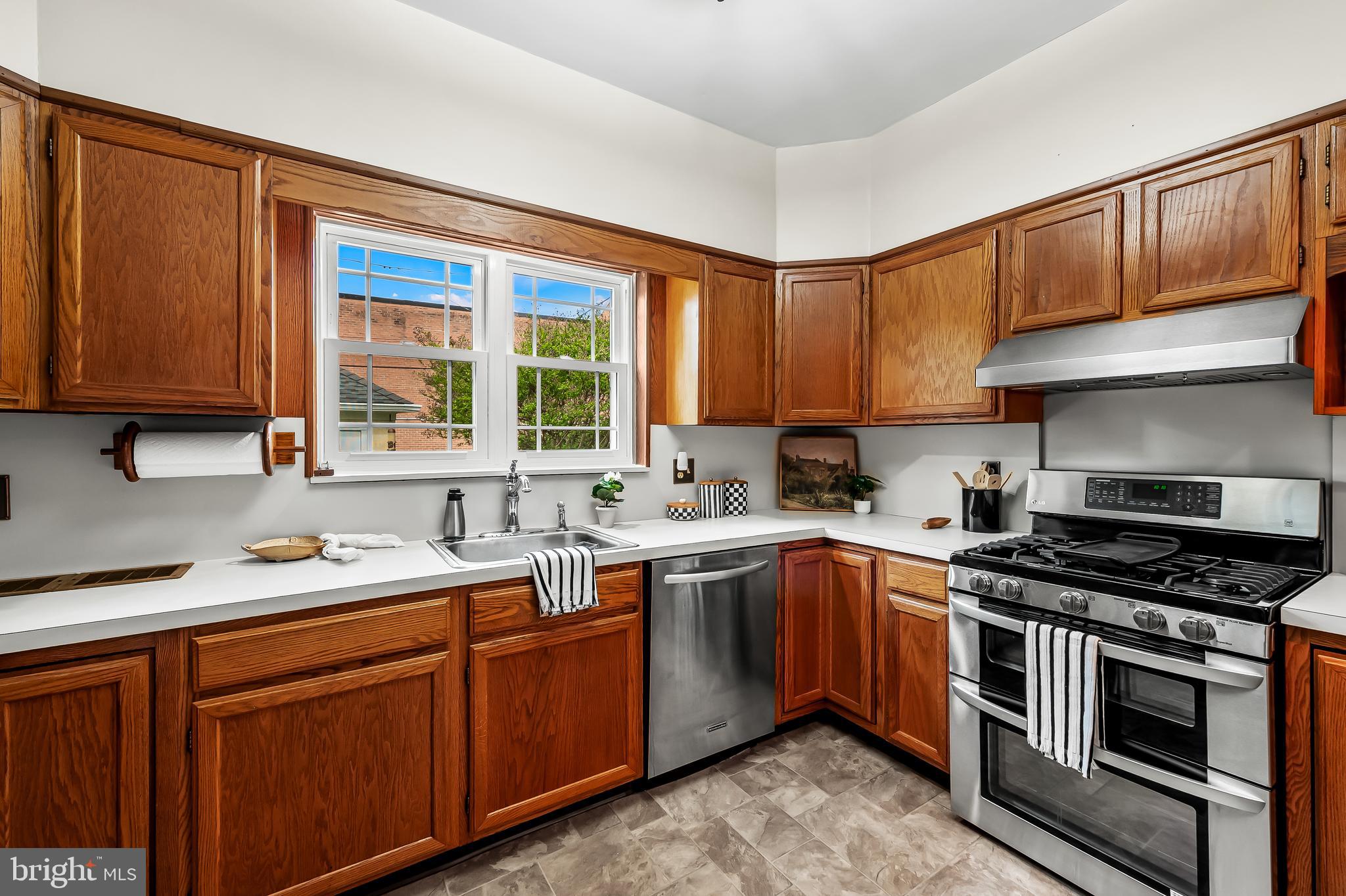 ROLAND PARK - Residential