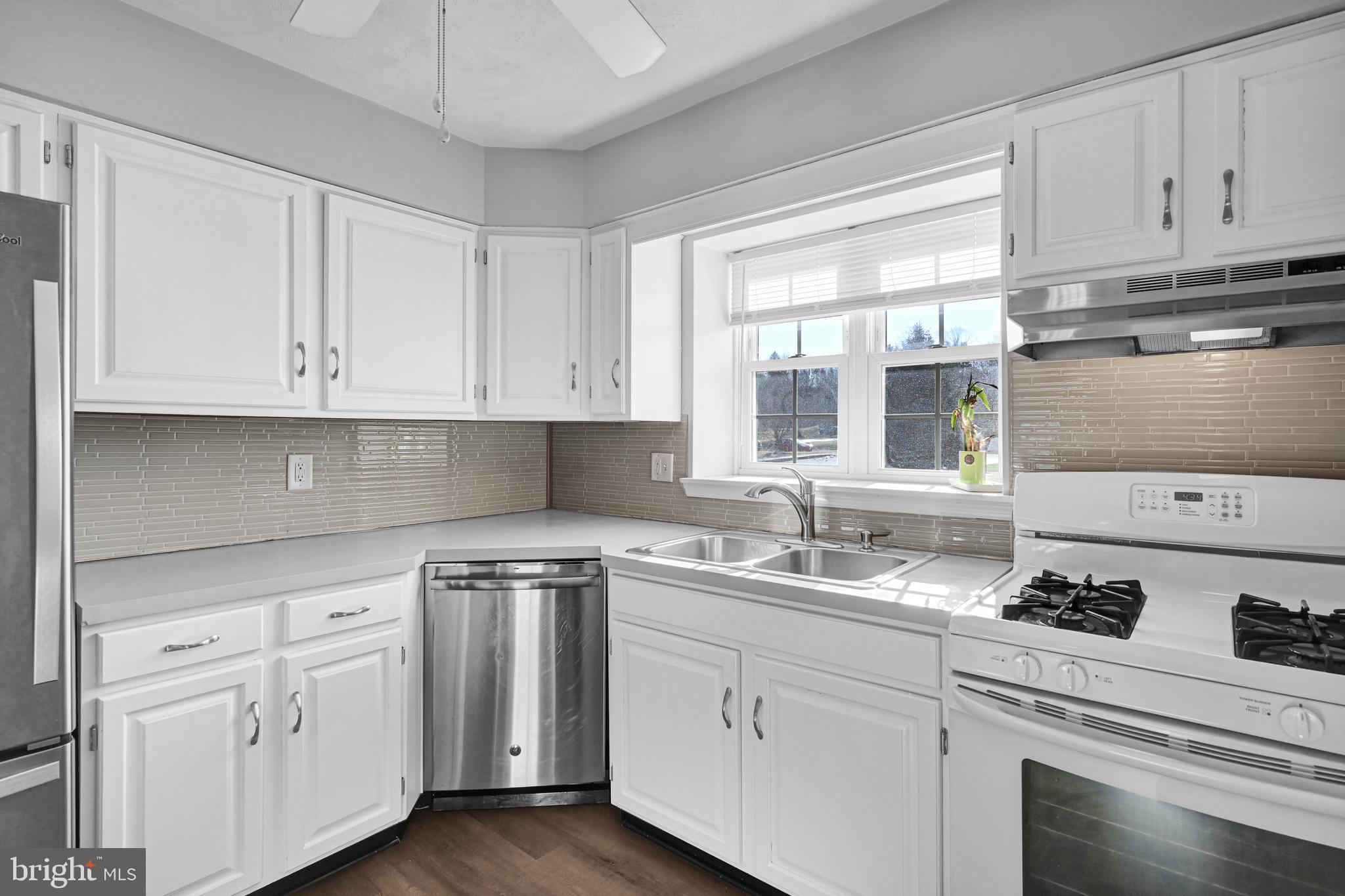 WESTLYN CONDOS - Residential