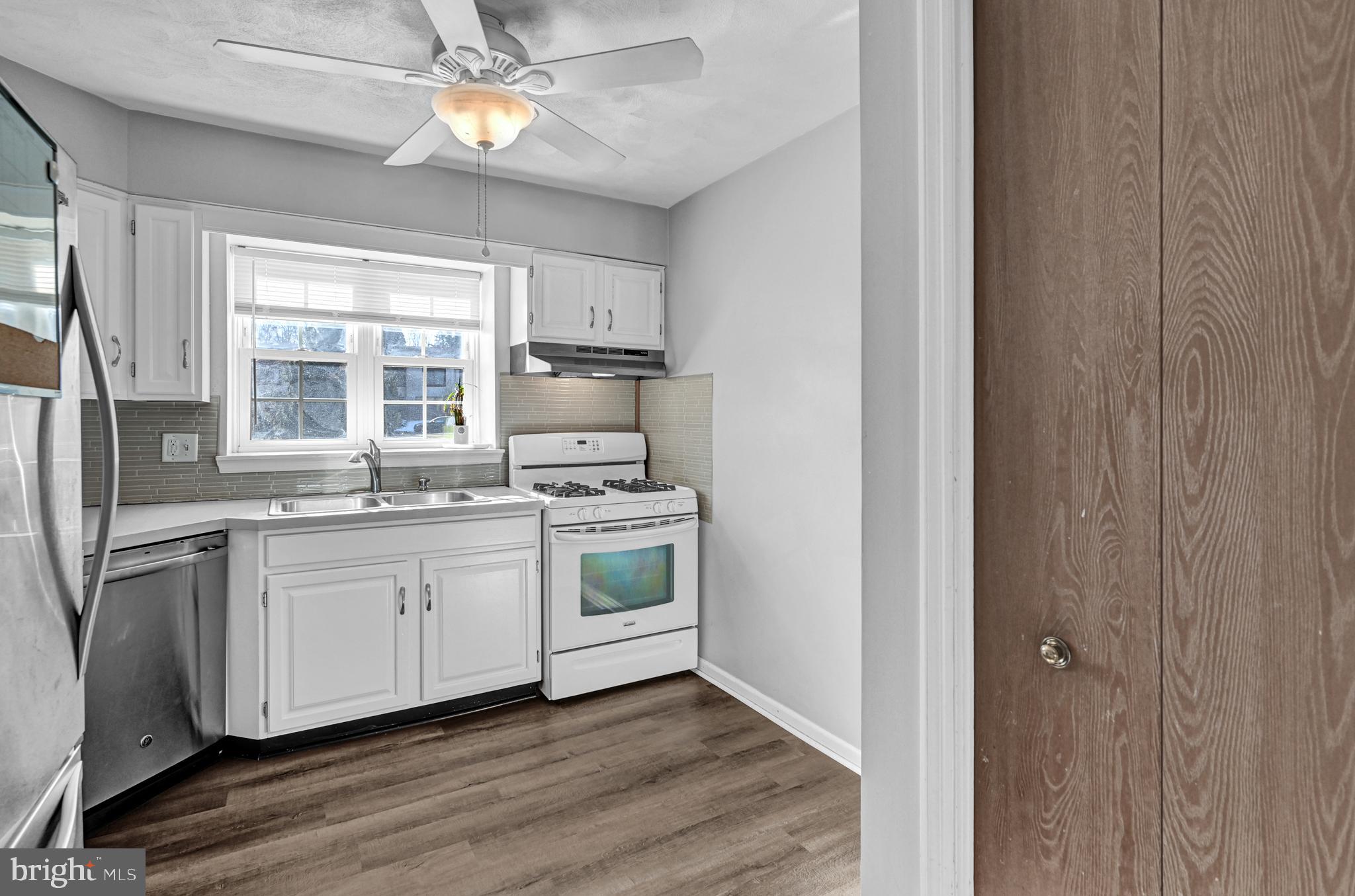 WESTLYN CONDOS - Residential