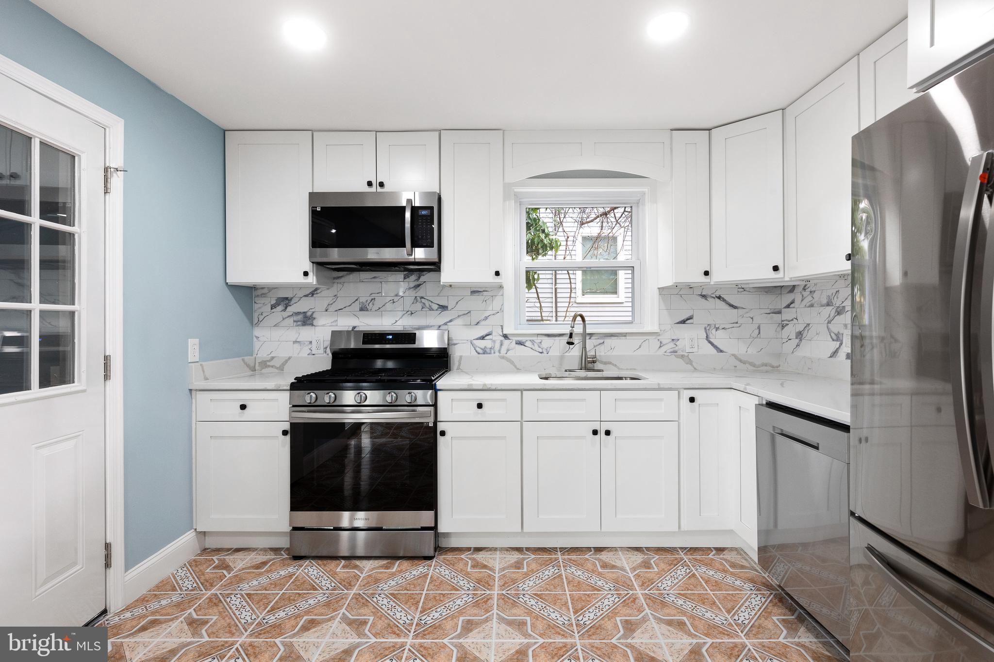 MT RAINIER- ROGERS 1ST A - Residential