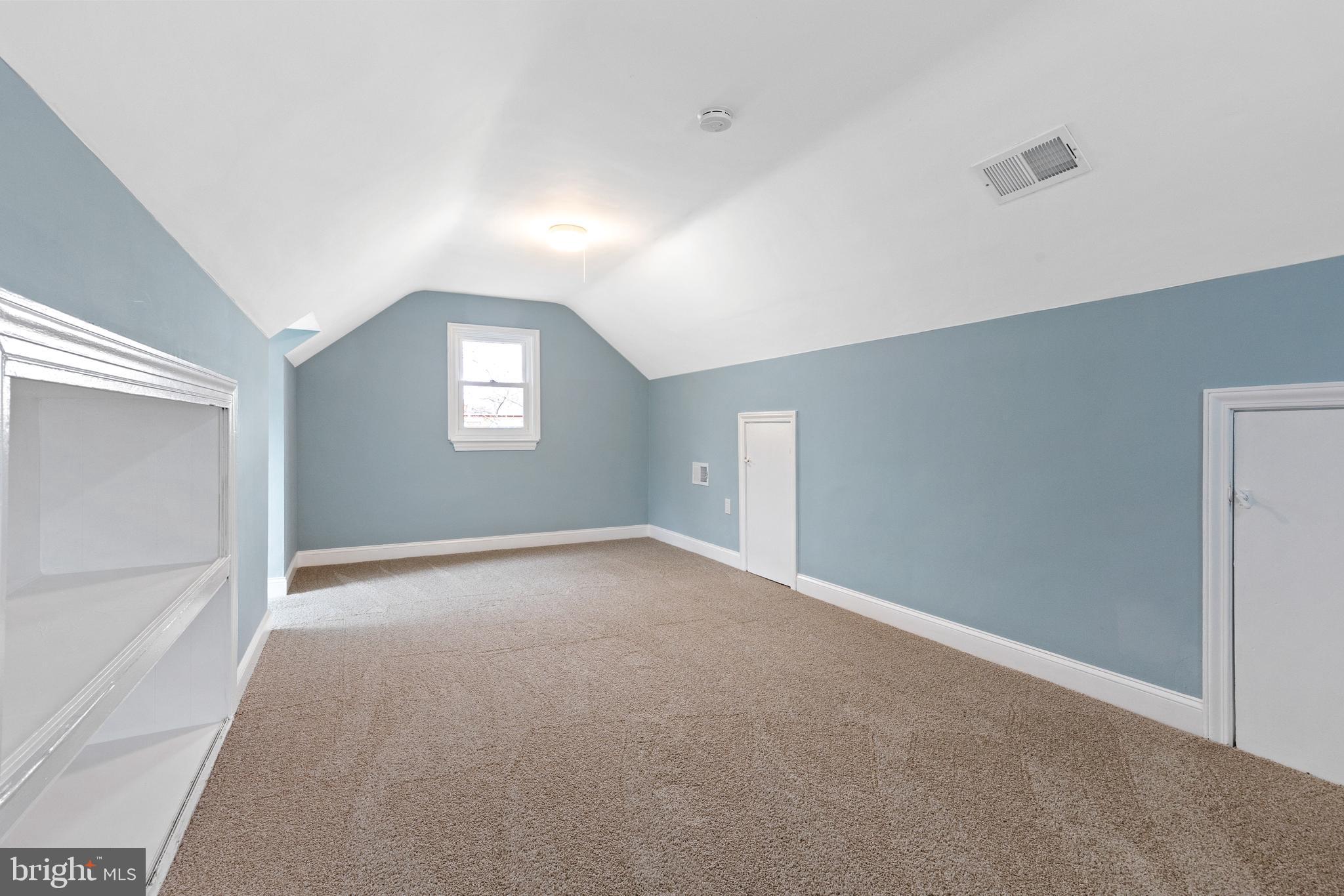 MT RAINIER- ROGERS 1ST A - Residential