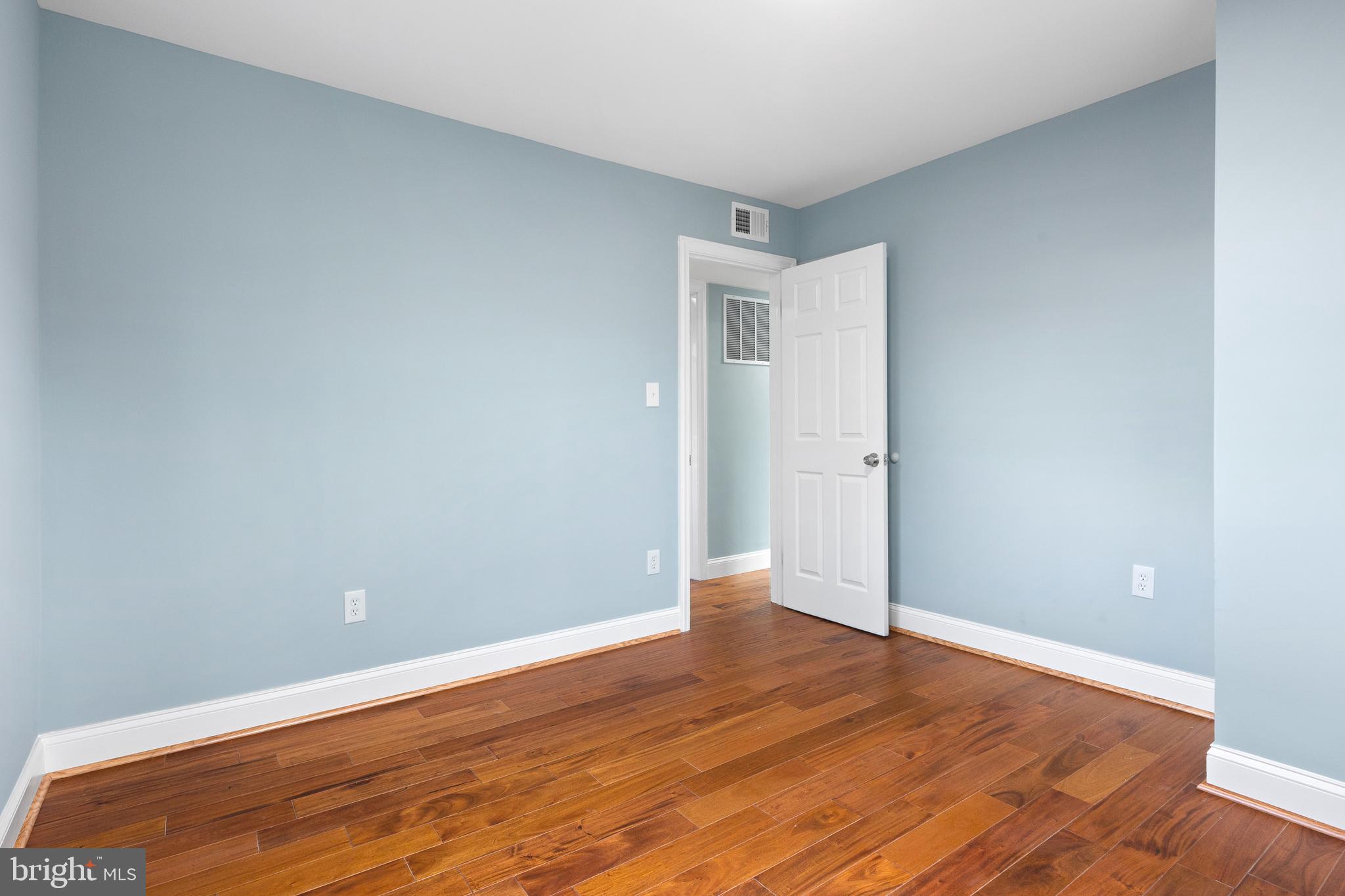 MT RAINIER- ROGERS 1ST A - Residential