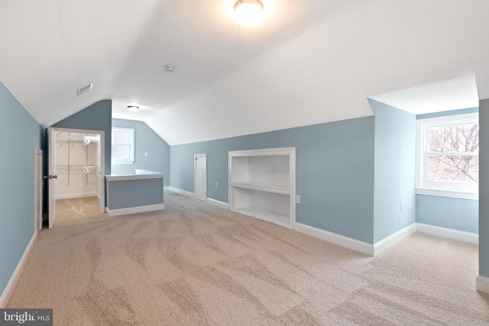 MT RAINIER- ROGERS 1ST A - Residential