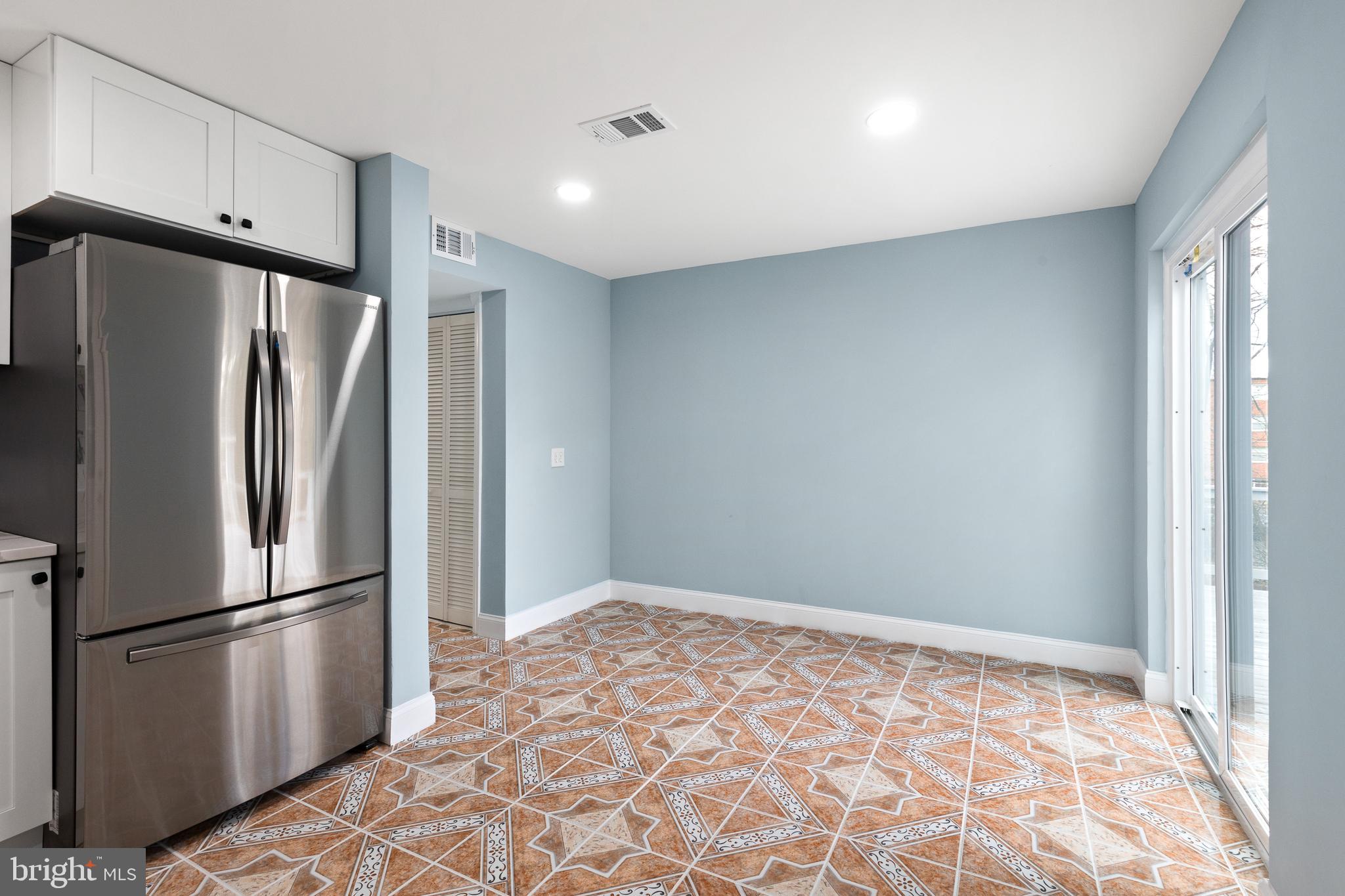 MT RAINIER- ROGERS 1ST A - Residential