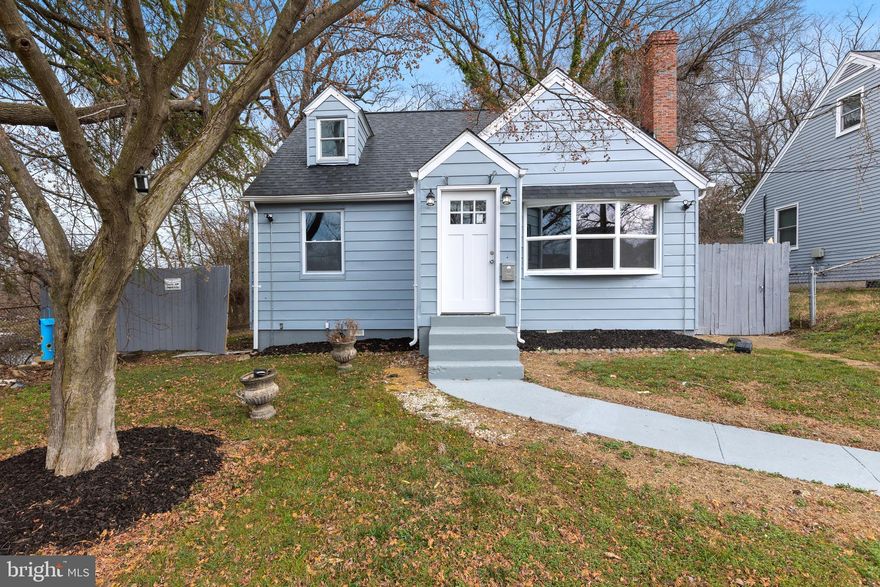 Ideal location close to Washington DC******Beautiful Bungalow house***** 3Bedrooms 2 bathrooms  New windows , new roof, new floors, new appliances, freshly painted and much more. 
Home is conveniently located close to shopping, dining, parks (minutes to Northwest Branch Anacostia River Trail), Arts Districts, WMATA metro bus, West Hyattsville Metro and major routes into and out of town.