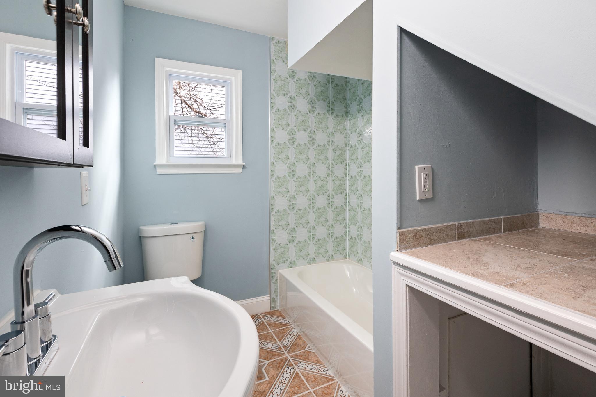 MT RAINIER- ROGERS 1ST A - Residential