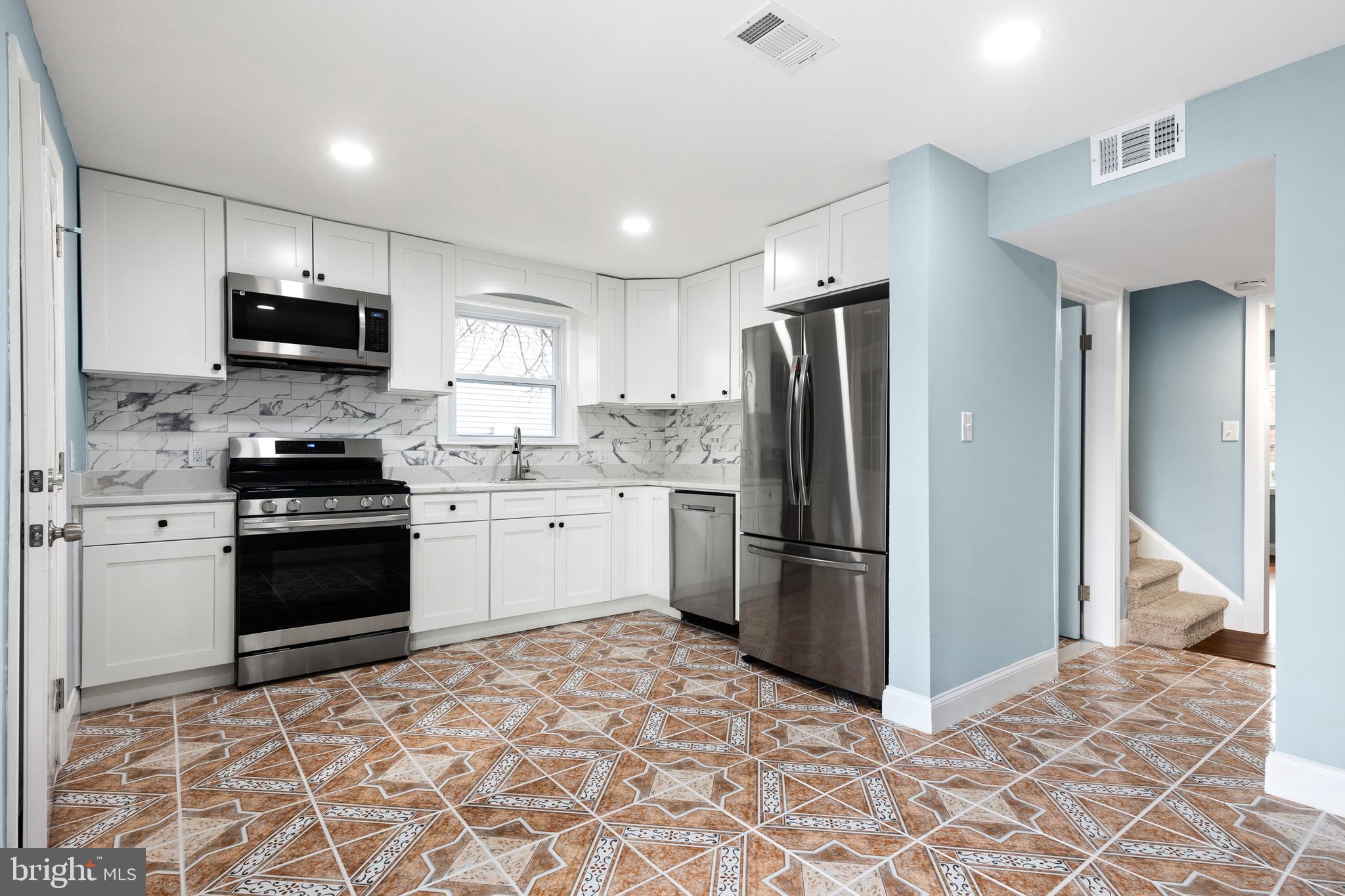 MT RAINIER- ROGERS 1ST A - Residential