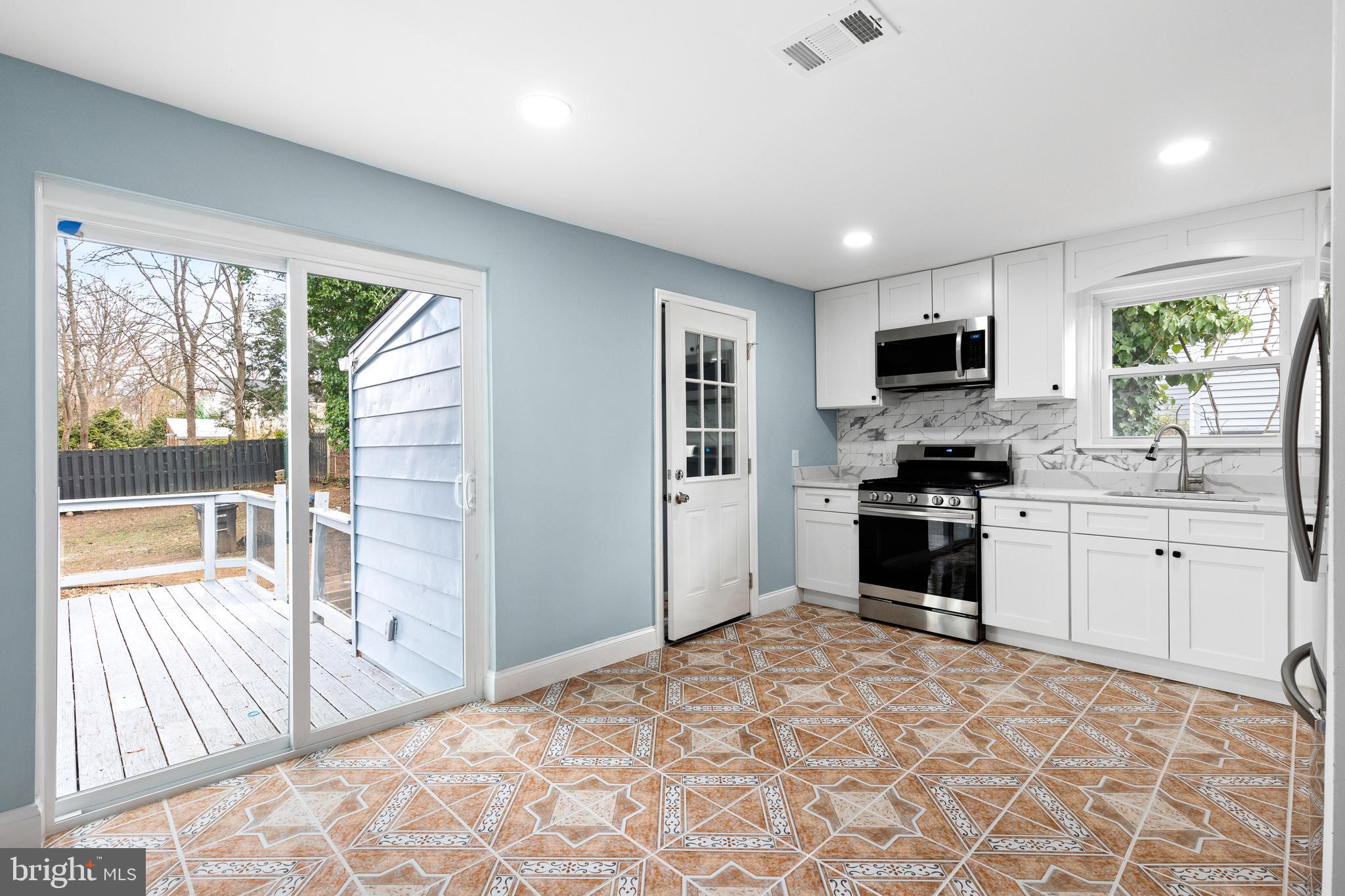 MT RAINIER- ROGERS 1ST A - Residential