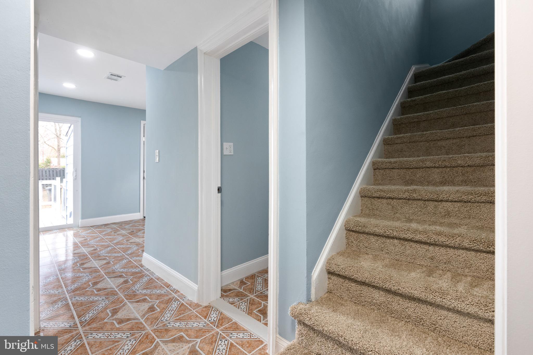 MT RAINIER- ROGERS 1ST A - Residential