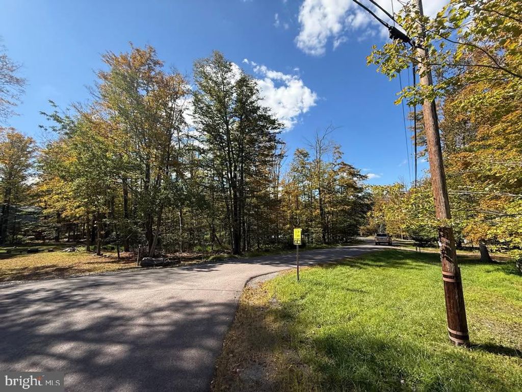 Photo of 298 N Gate Road, LAKE ARIEL, PA 18436 (MLS # PAWN2000786)