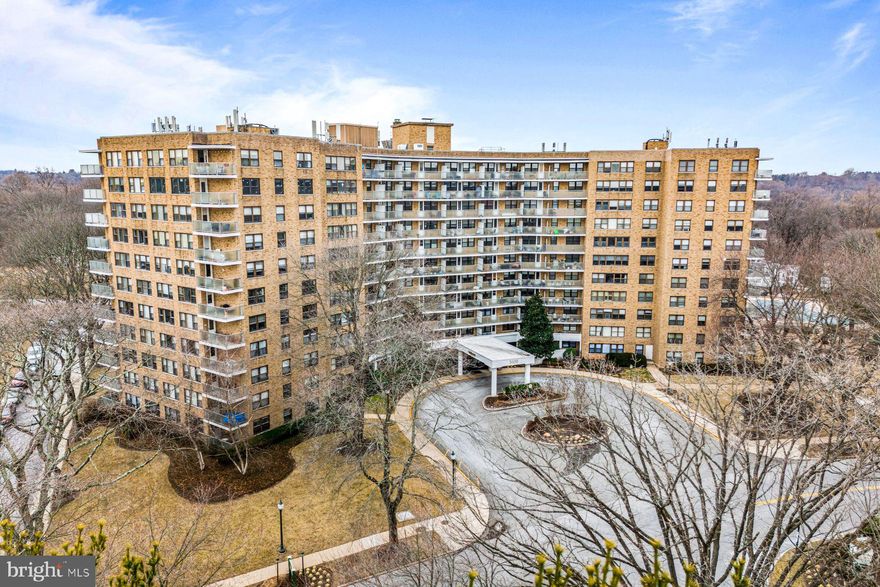 Spacious two bedroom, 2 full bath condo with an open floor plan and bright 7th floor windows with private year-round views. This is one of the larger condos available in this highly desirable building and walkable location, featuring easy access into Center City Philadelphia, endless recreational opportunities, renowned schools, shopping, restaurants and more. Building amenities include a beautiful lobby with desk attendant, heated outdoor pool, play area and exercise room. Put your own touches on this unit and move in for the Spring/ Summer season!!